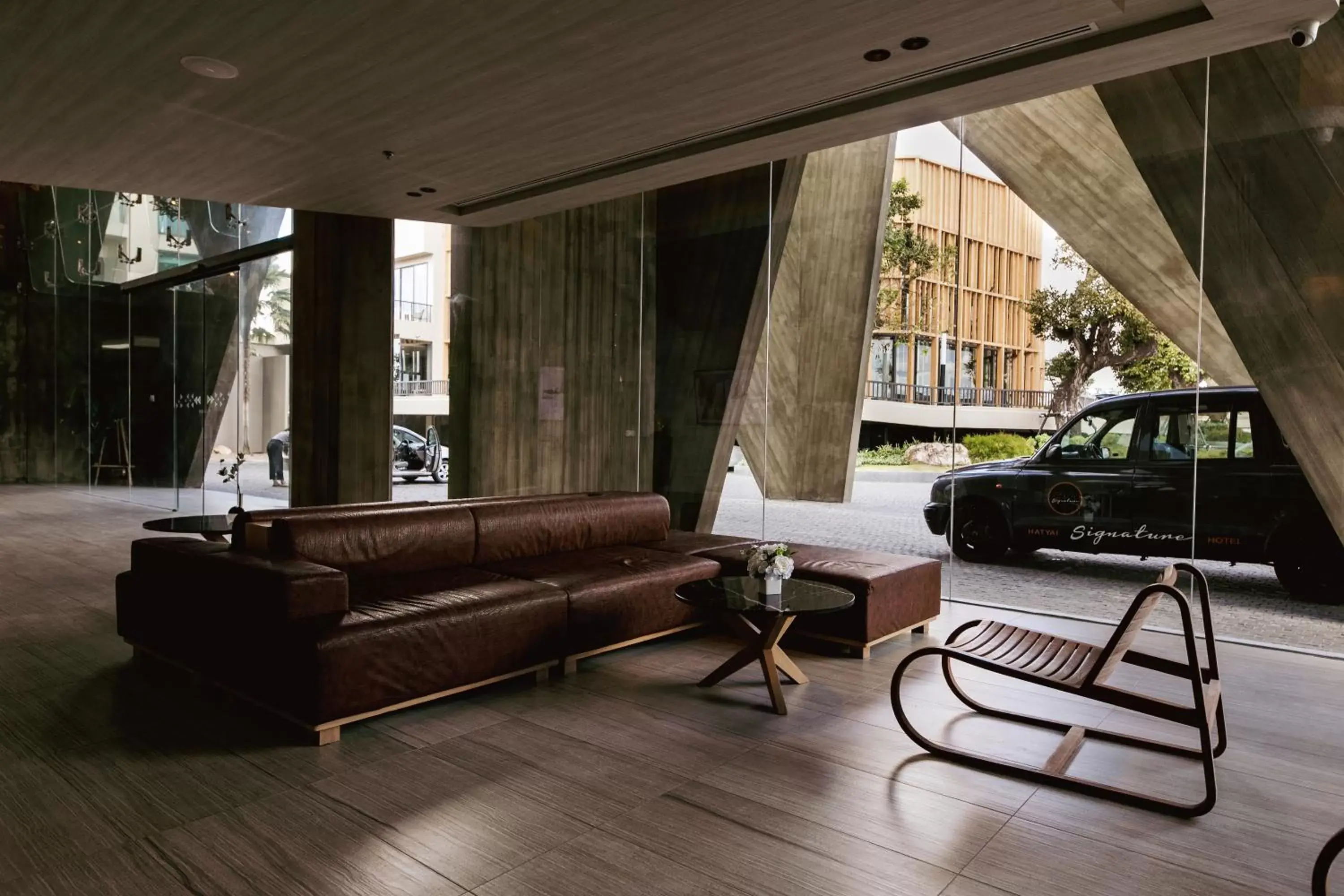 Lobby or reception, Seating Area in The Signature Hotel Airport