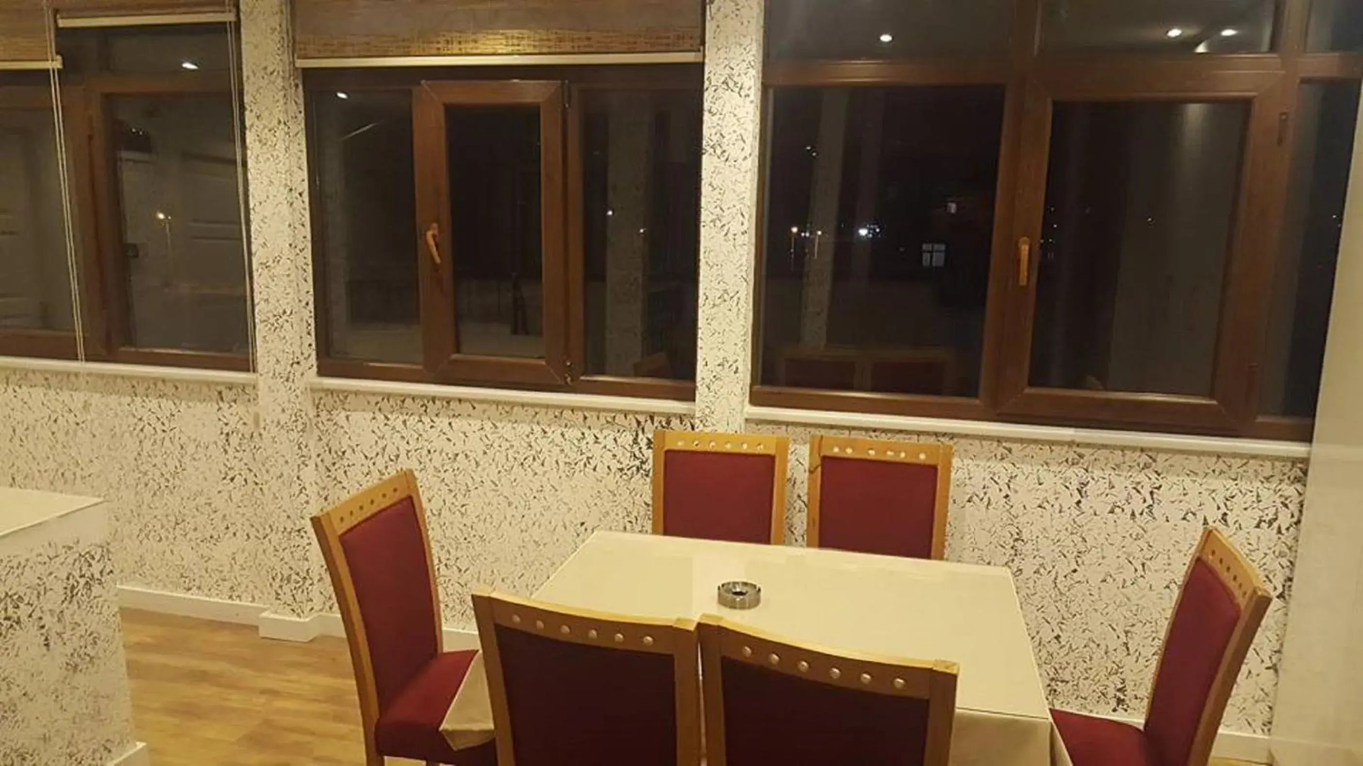 Dining area in Sun Comfort Hotel