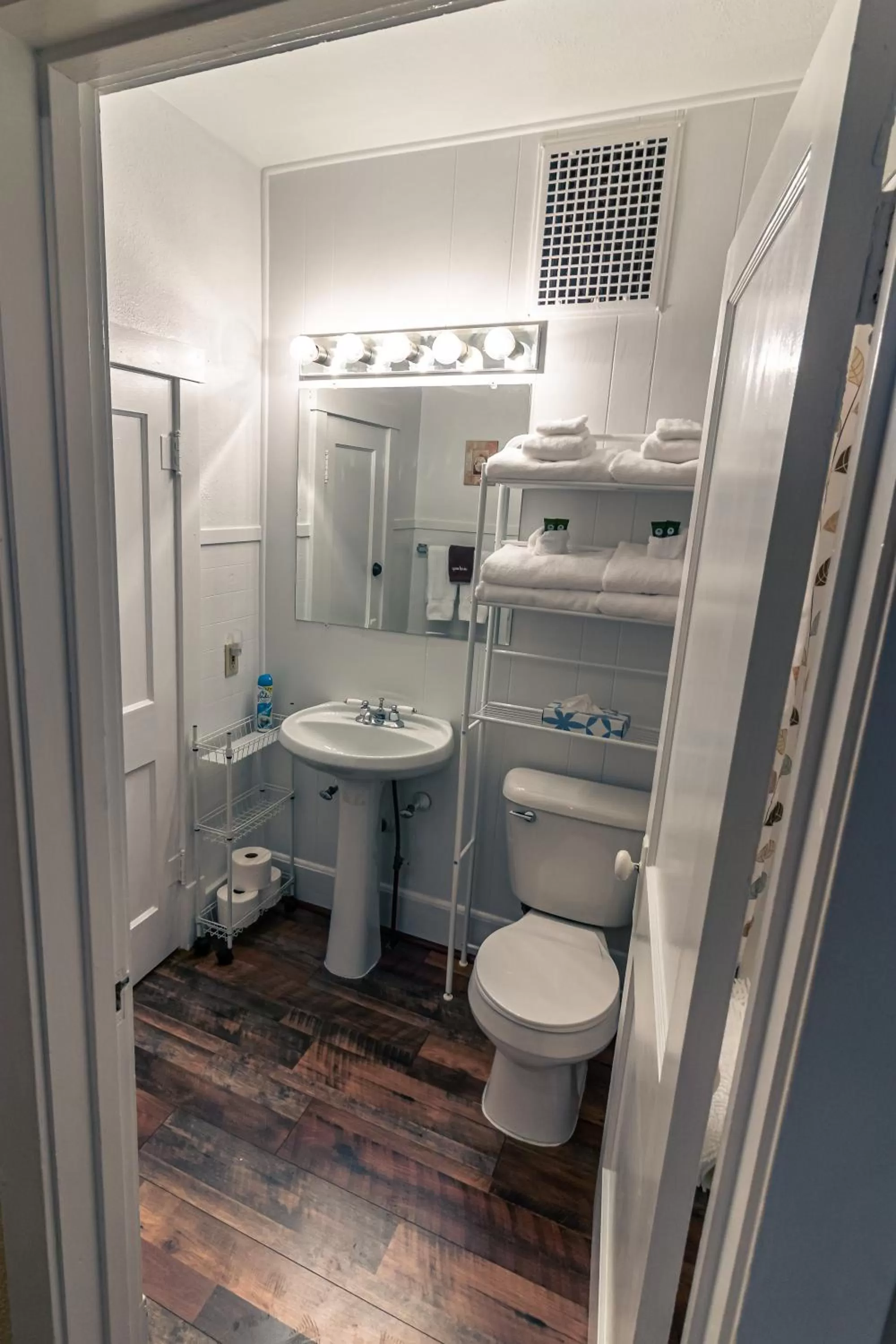 Toilet, Bathroom in 1899 Inn