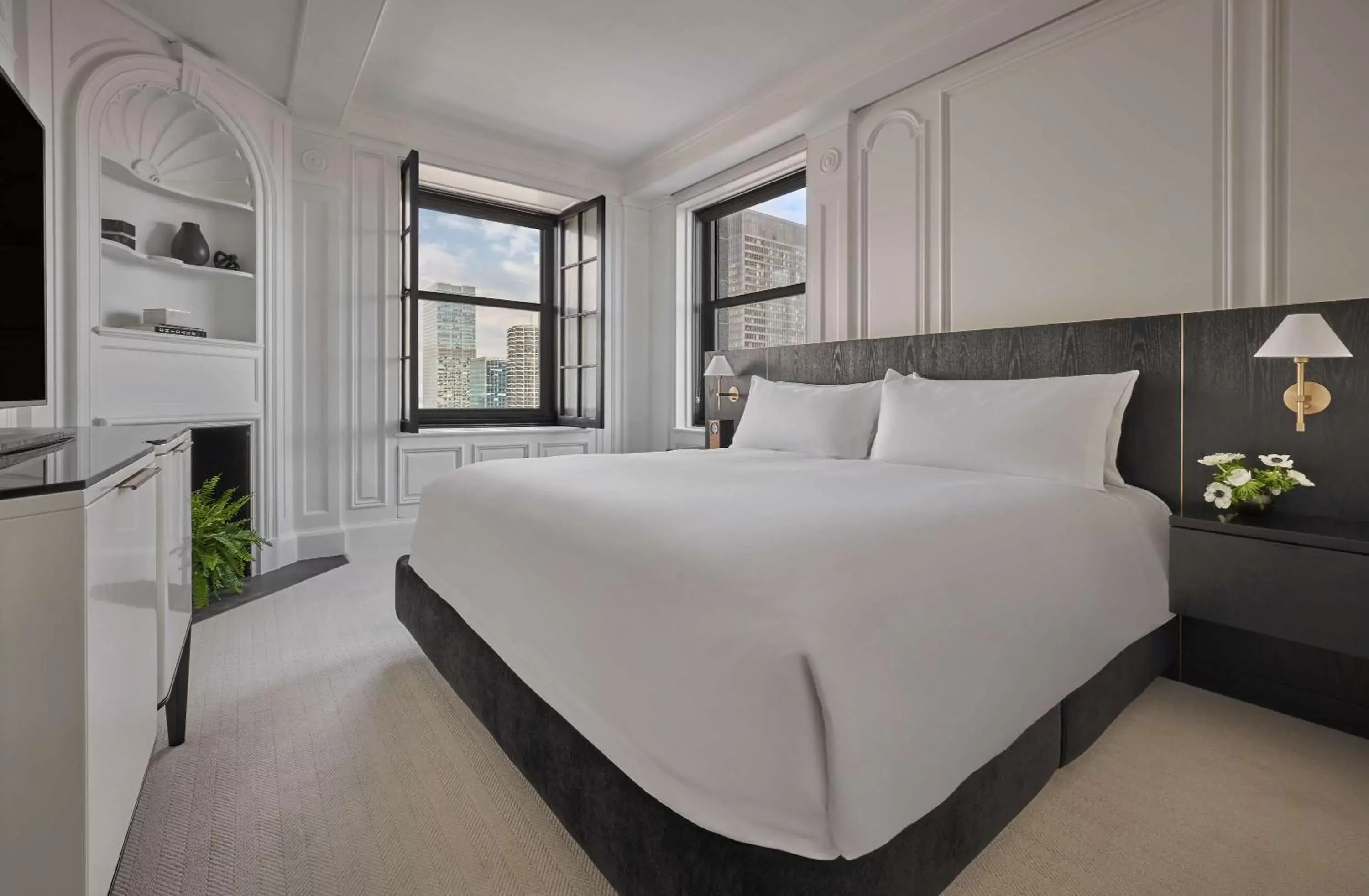 Photo of the whole room, Bed in Pendry Chicago