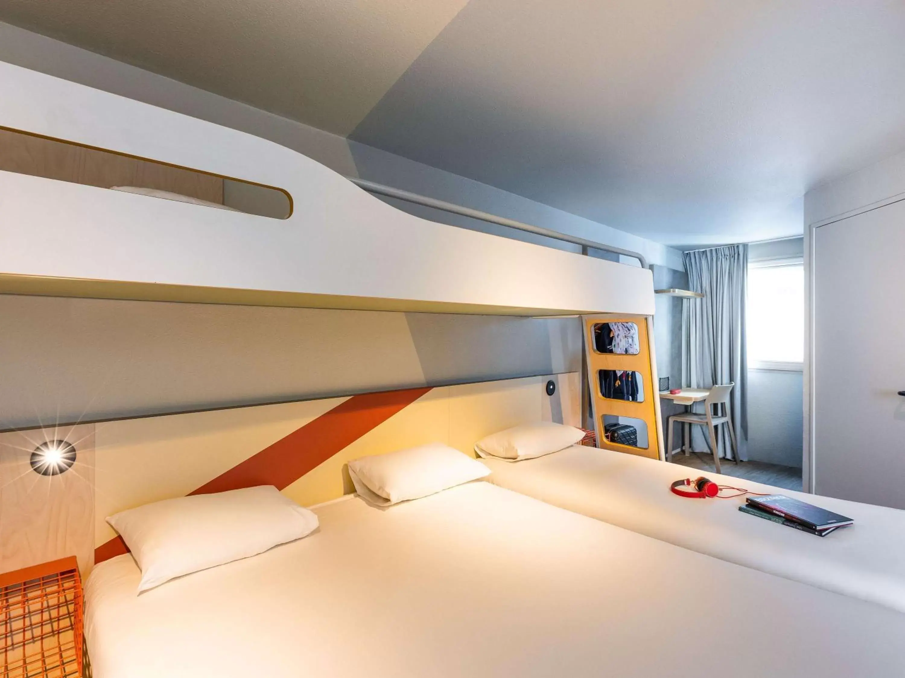 Property building, Bunk Bed in ibis budget Angoulême Centre