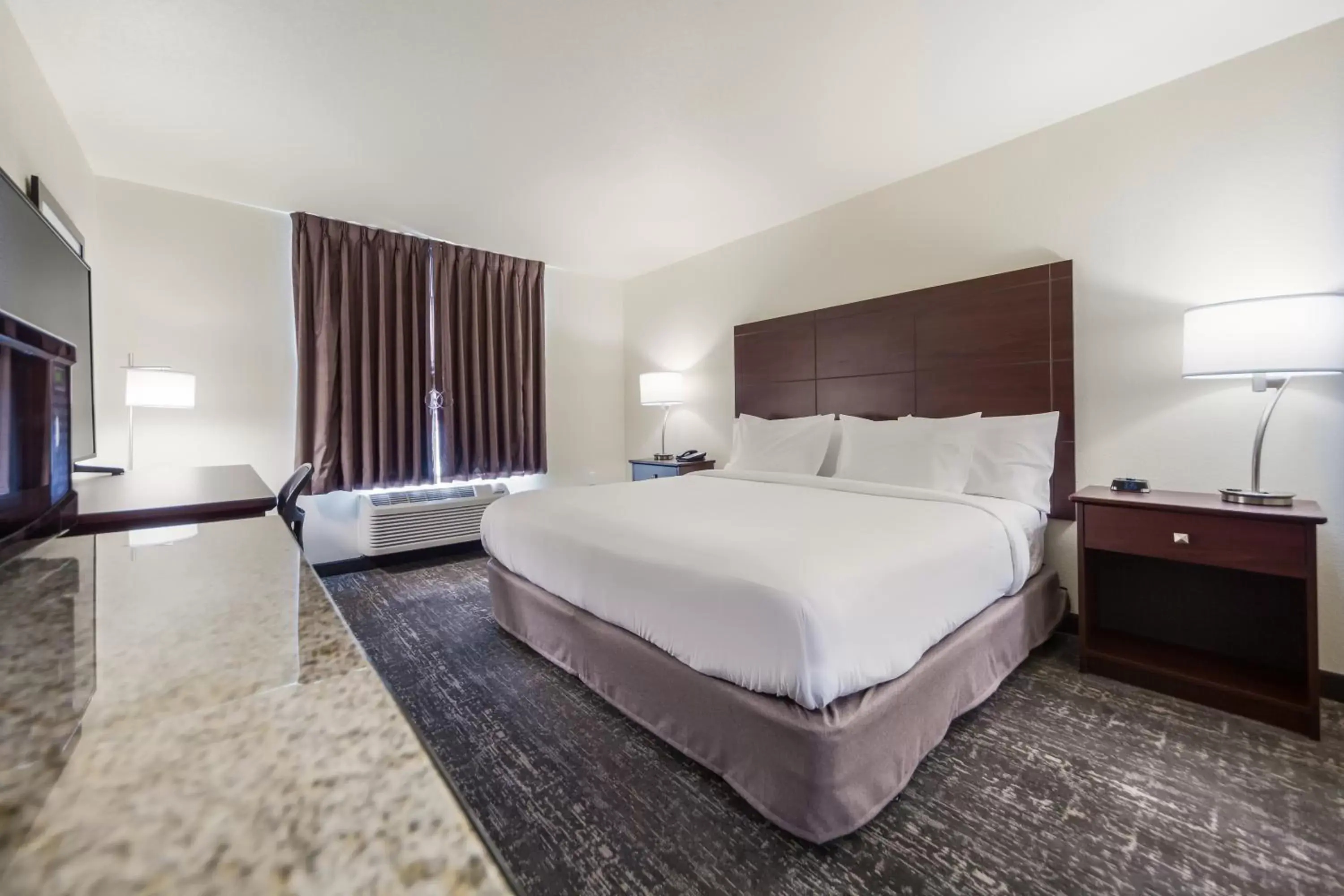 Bed in Cobblestone Inn & Suites-Fremont