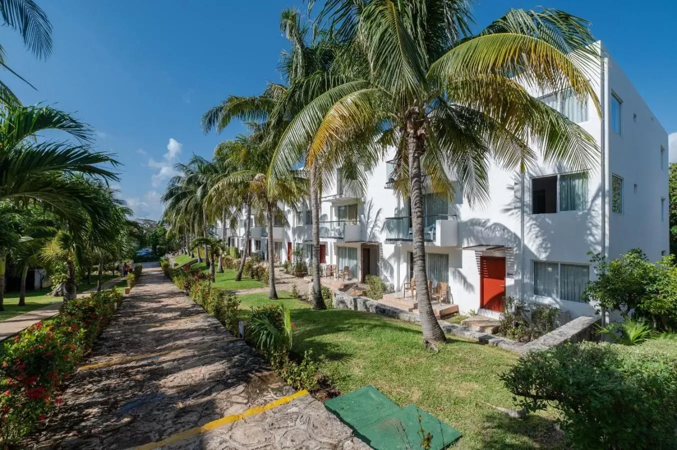 Property Building in Hotel Dos Playas Faranda Cancún