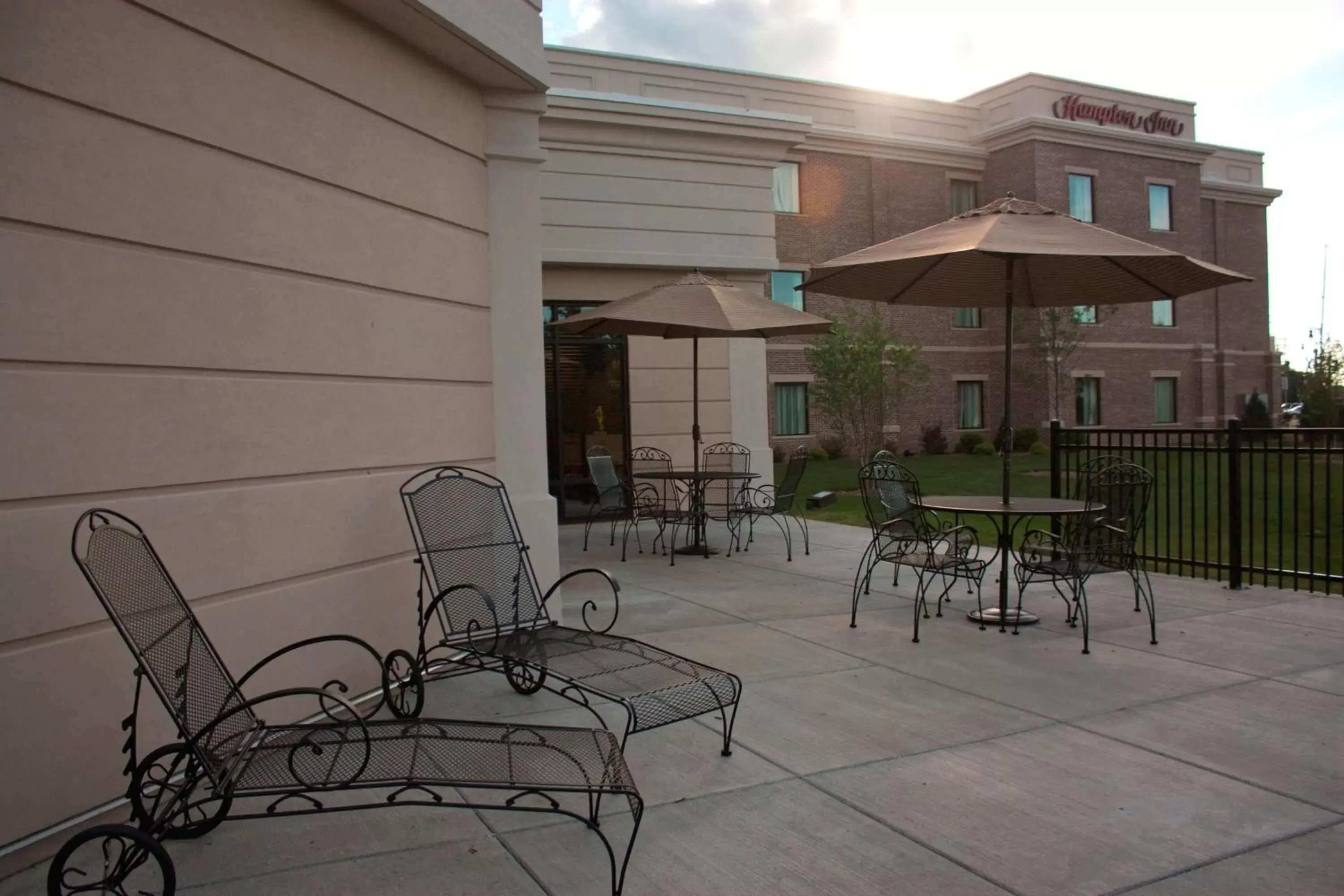 Patio in Hampton Inn - Burlington