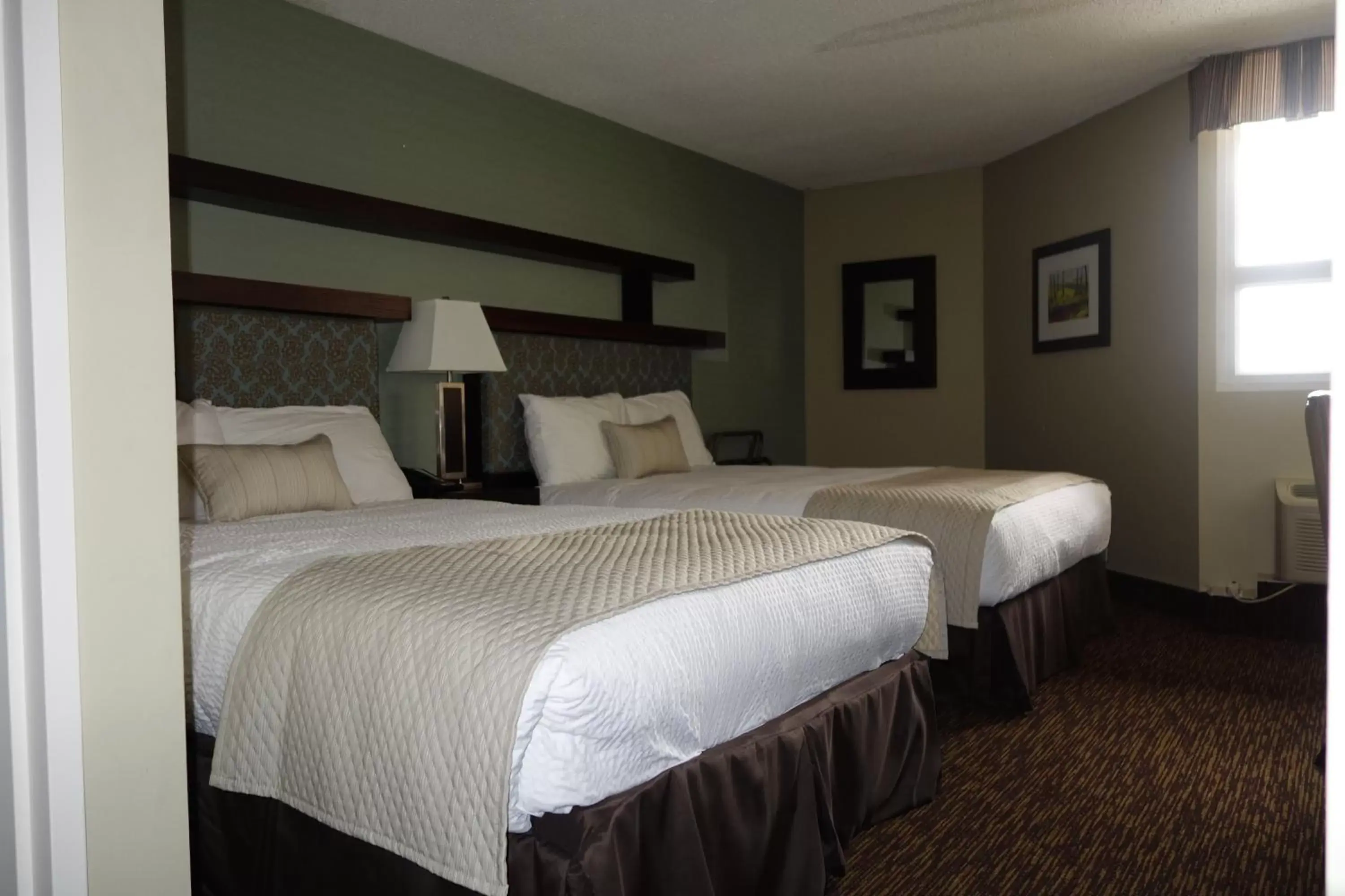 Photo of the whole room, Bed in Days Inn by Wyndham Vermilion