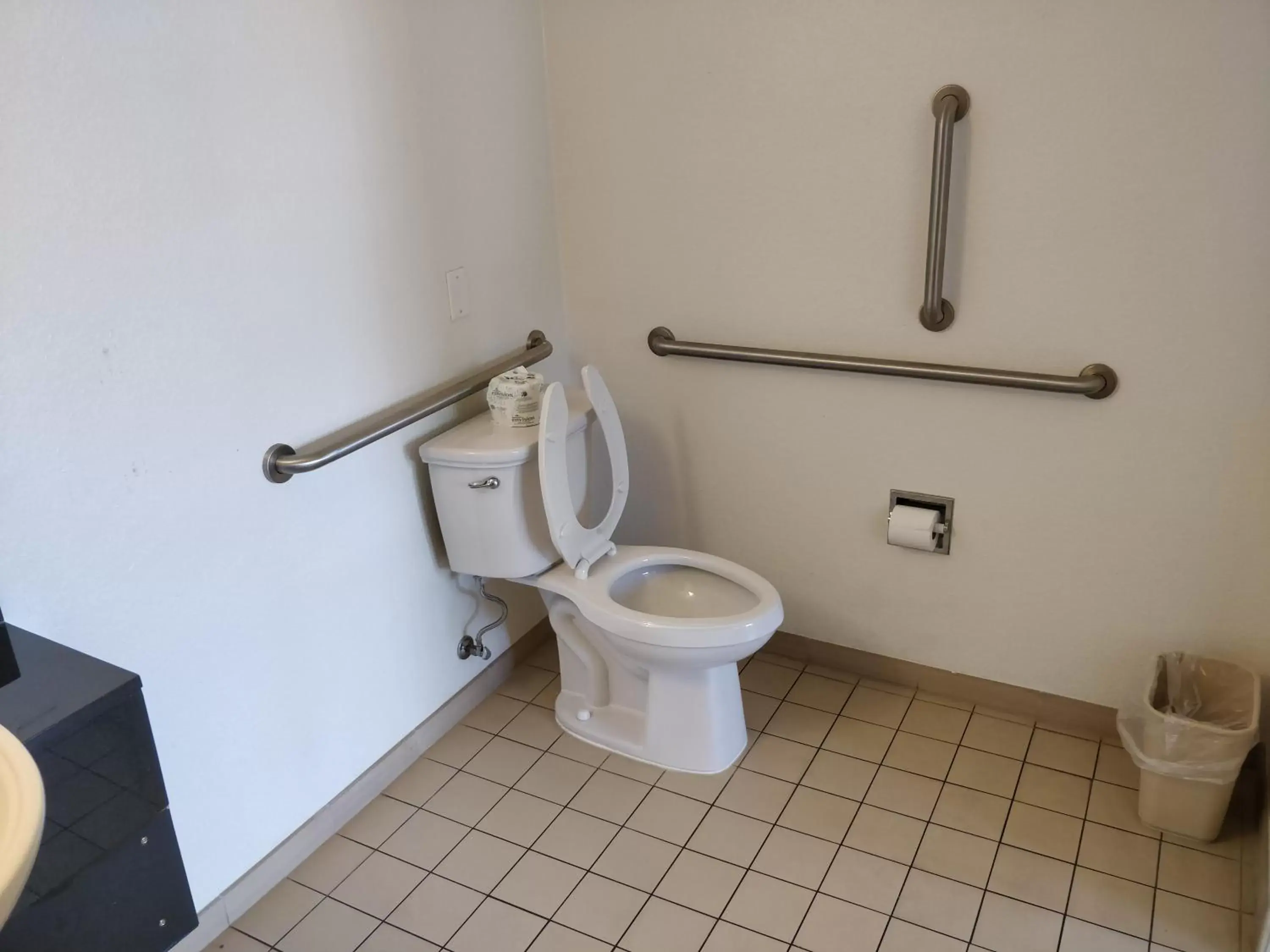 Bathroom in Motel 6-North Richland Hills, TX