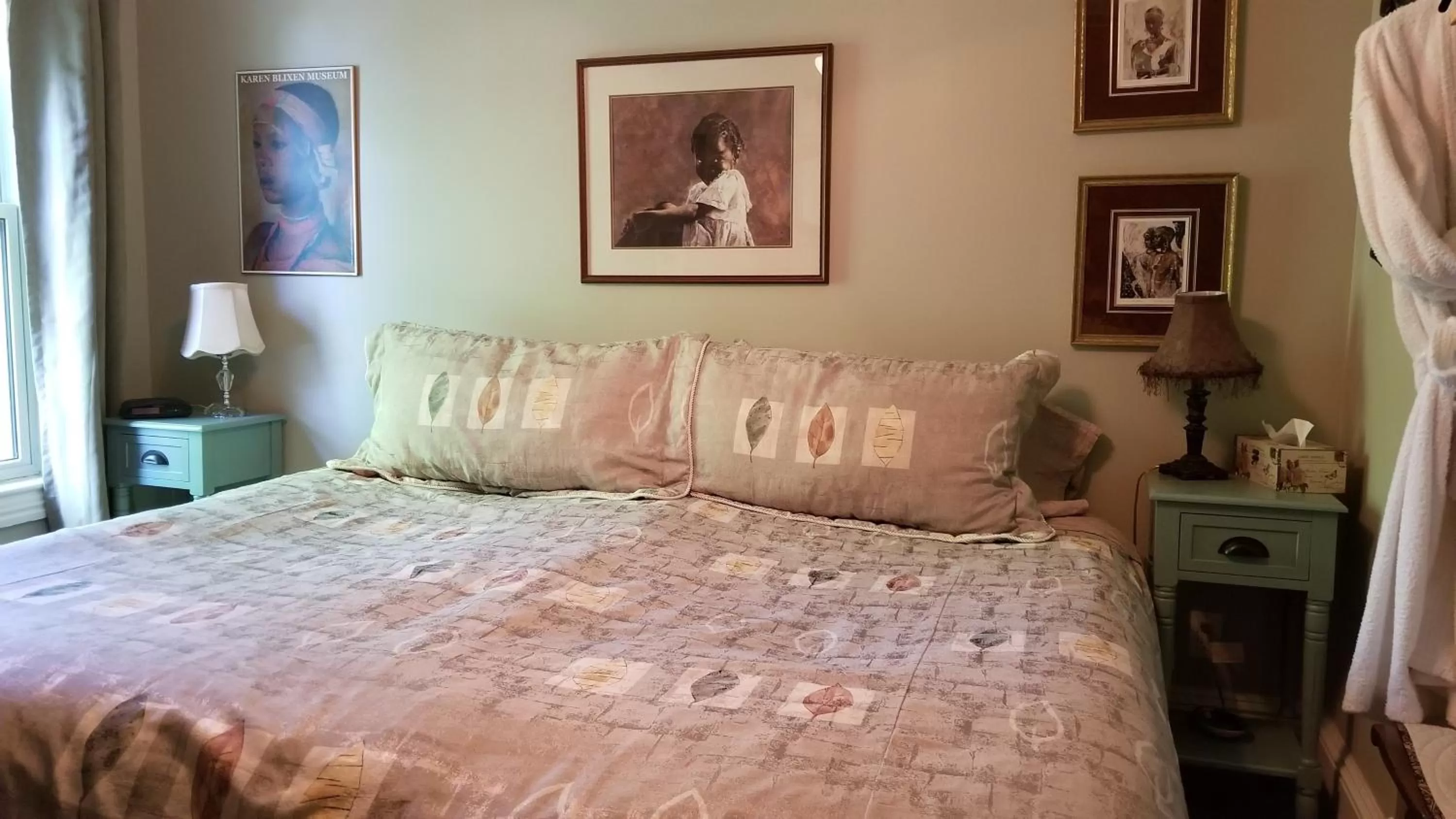 Bed in Bondy House Bed & Breakfast