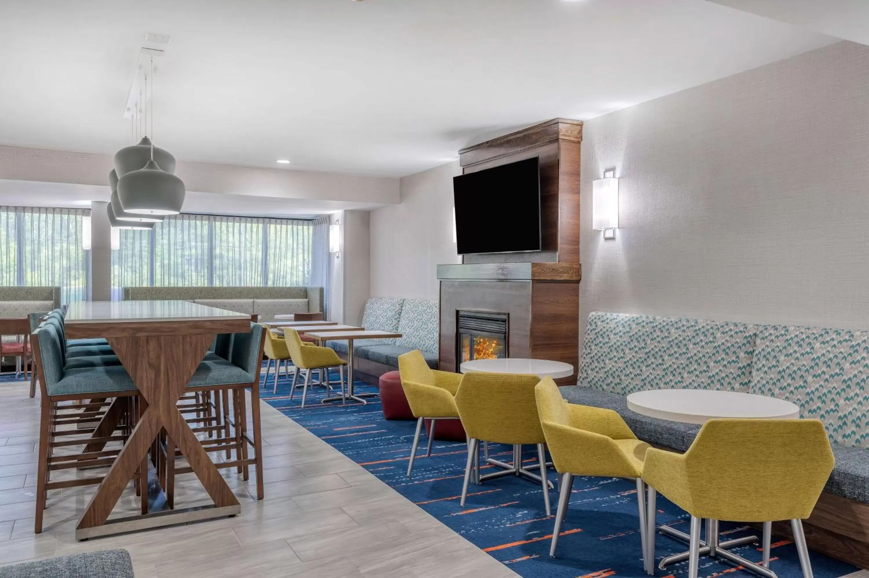 Lobby or reception, Lounge/Bar in Hampton Inn New Philadelphia