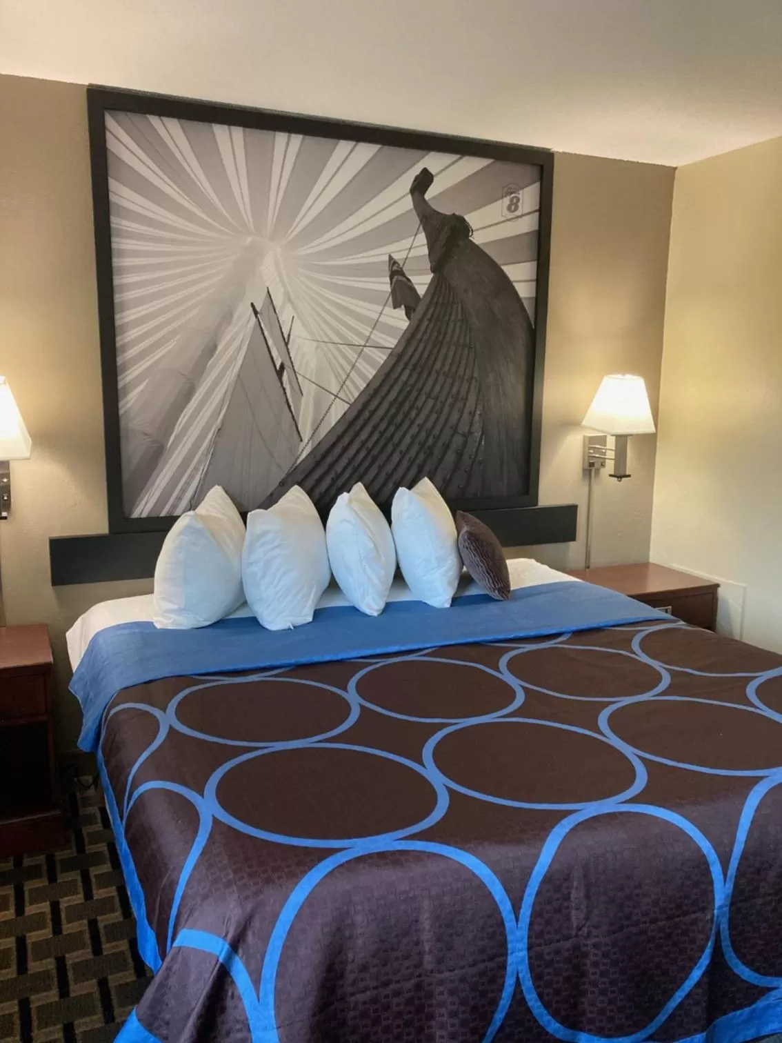 Bed in Super 8 by Wyndham Chisago City