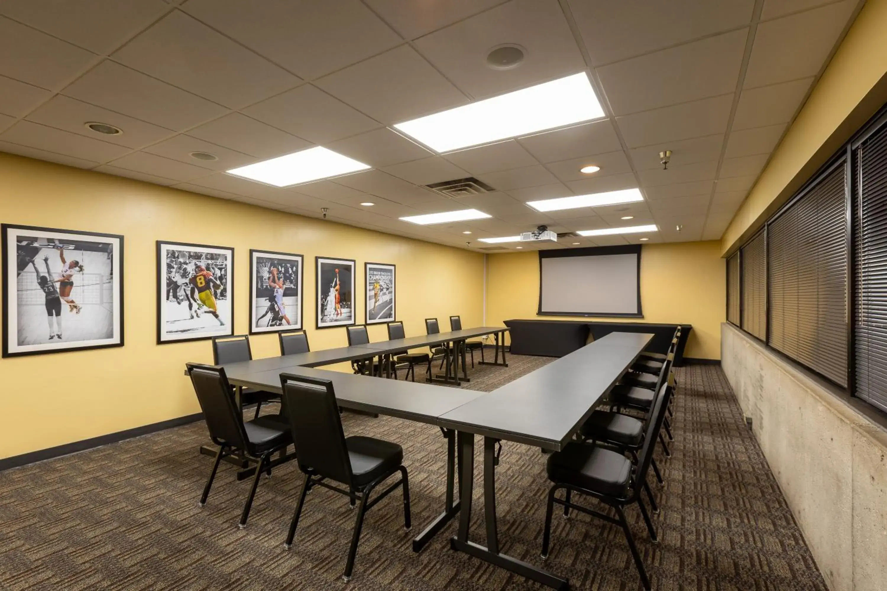 Meeting/conference room in Gateway Hotel and Conference Center