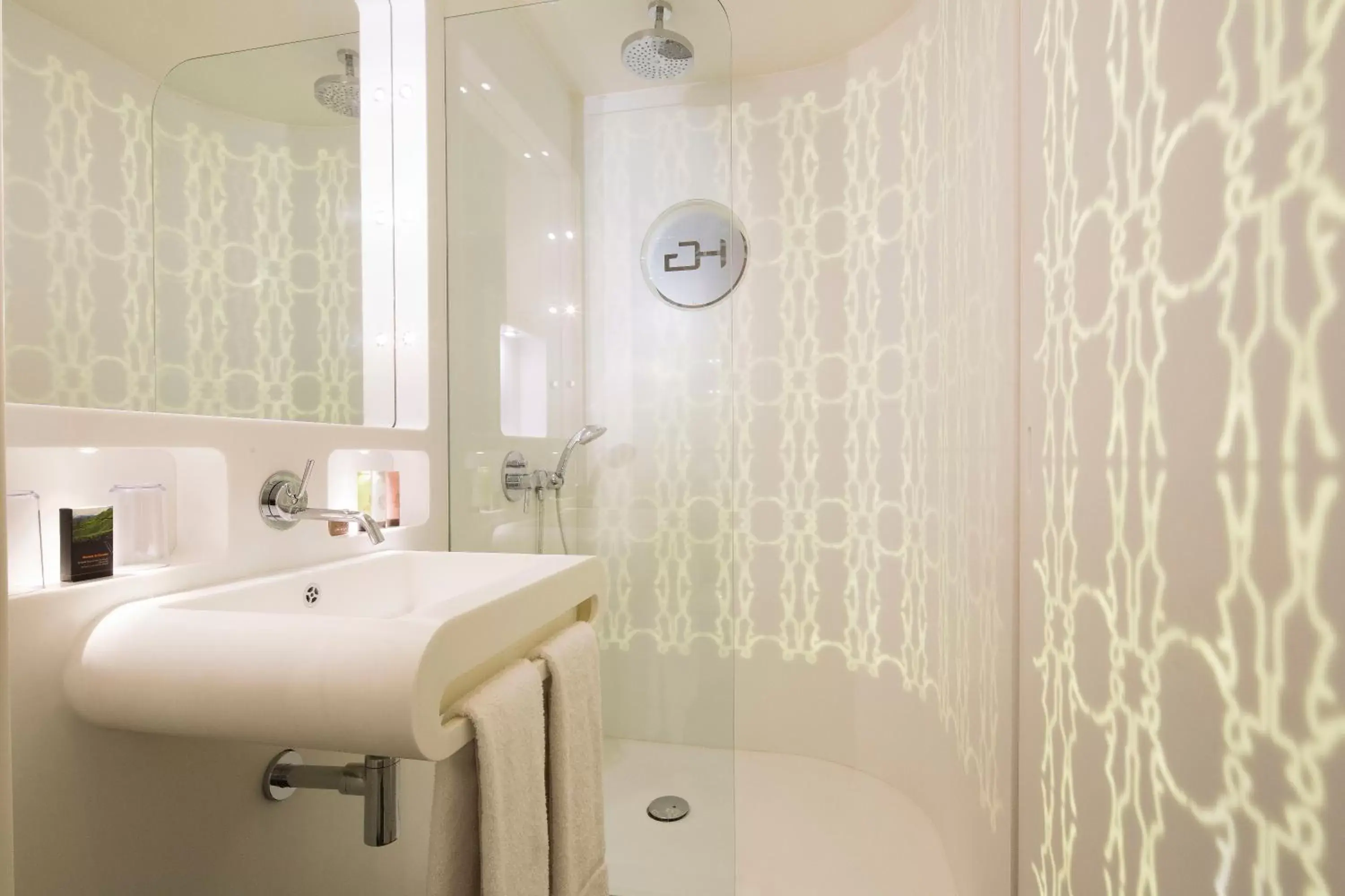 Shower, Bathroom in Hôtel Gabriel Paris