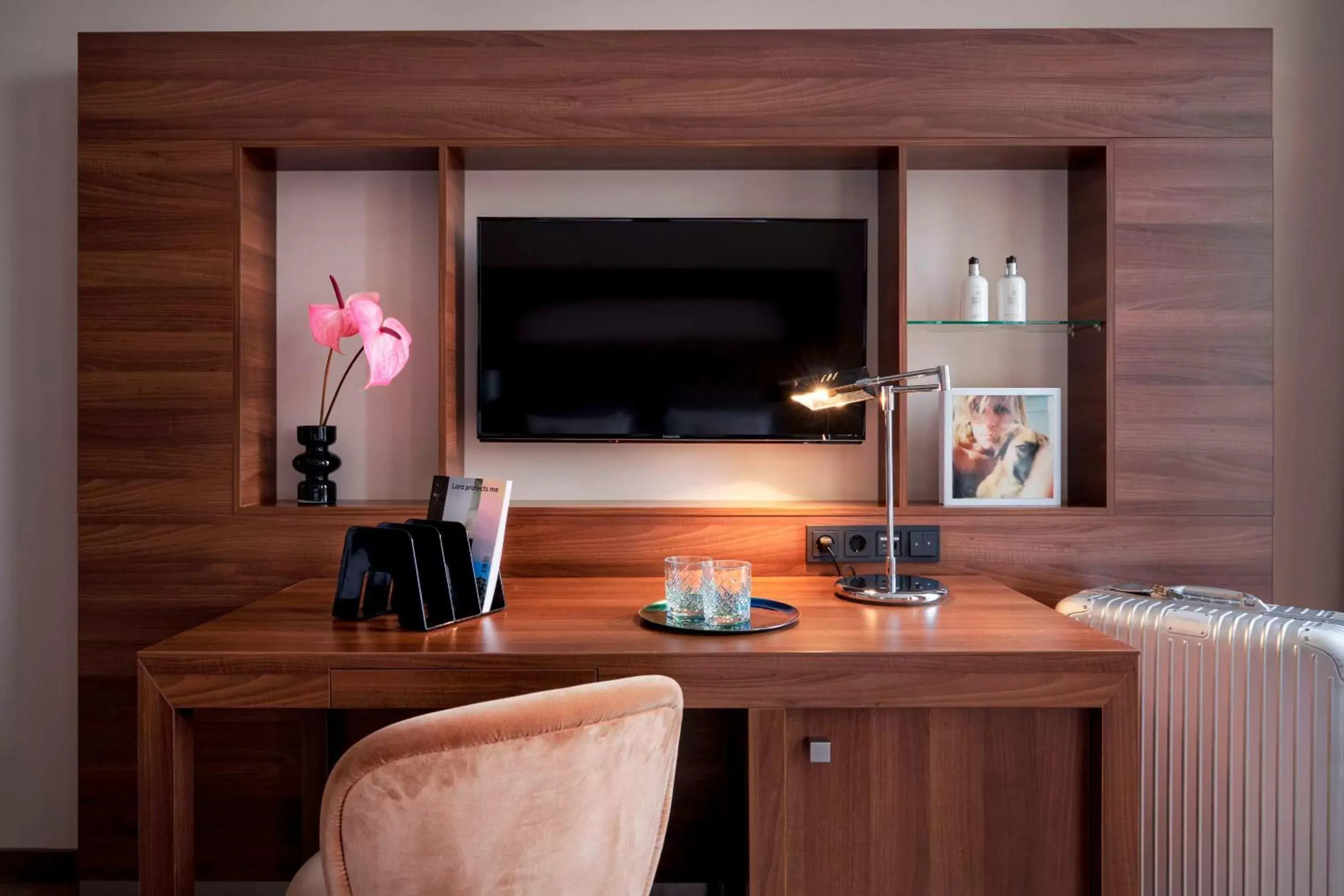 TV and multimedia, TV/Entertainment Center in Flemings Selection Hotel Frankfurt-City