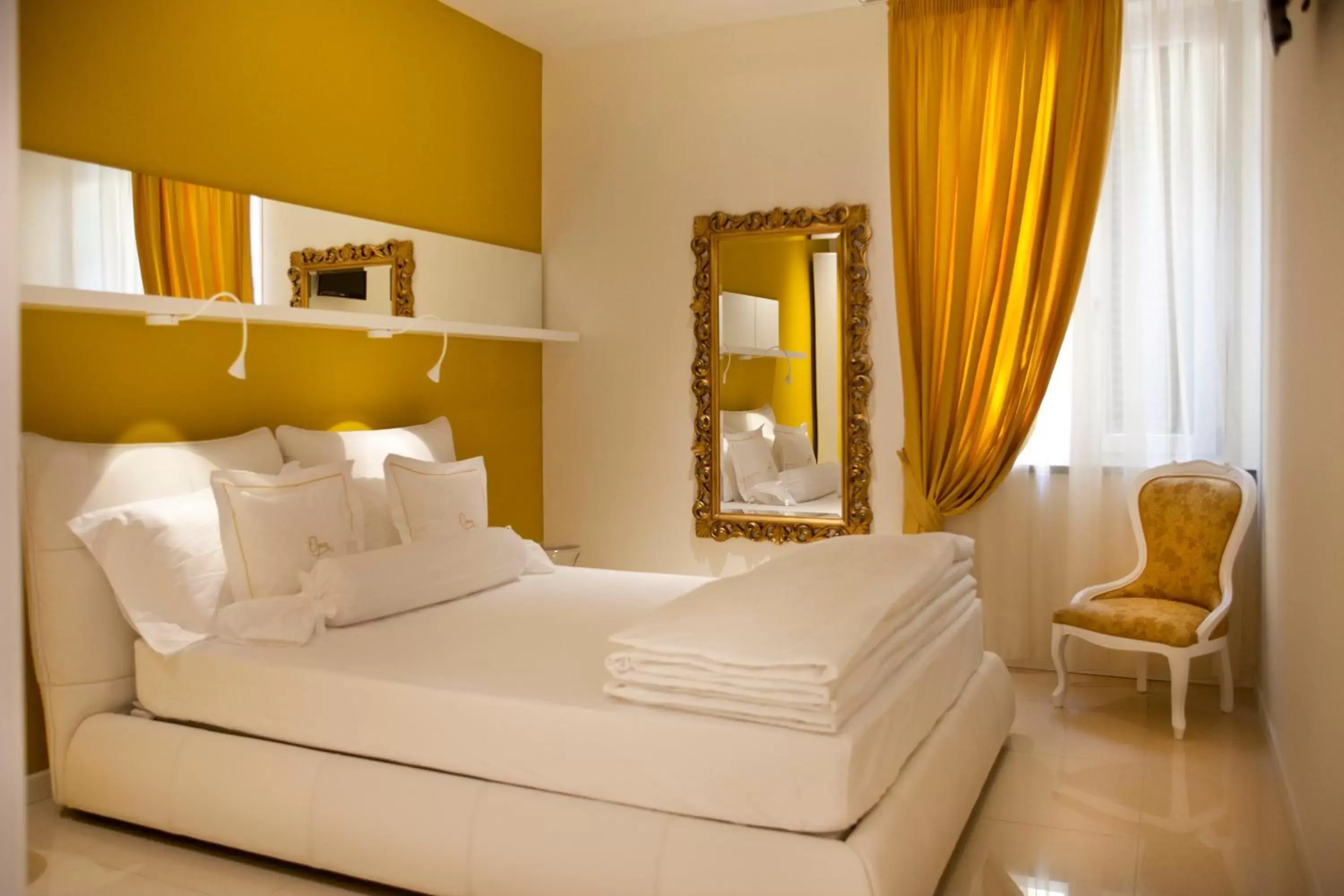 Photo of the whole room, Bed in Opera Relais De Charme - Aparthotel