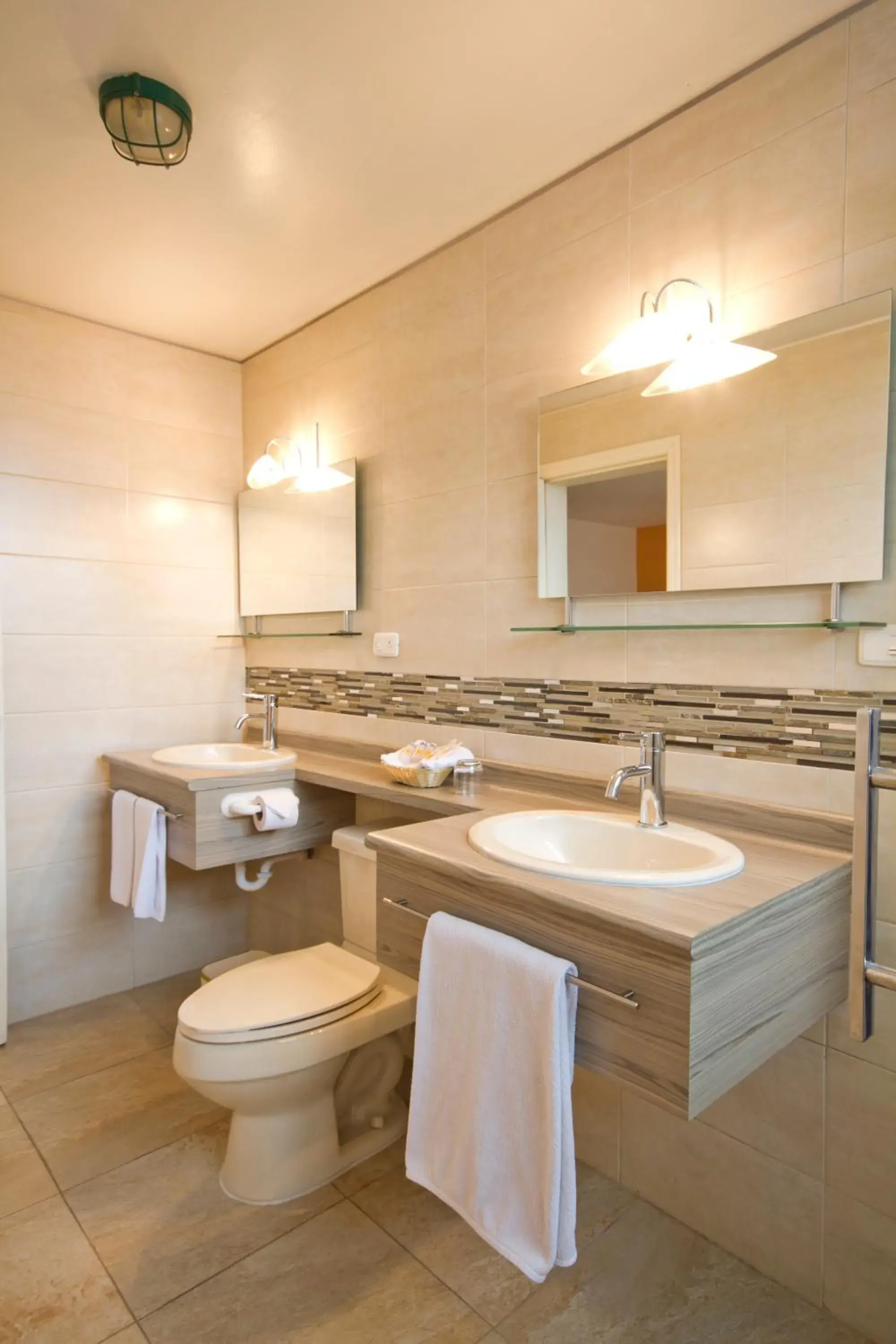 Bathroom in Hotel Sandmelis