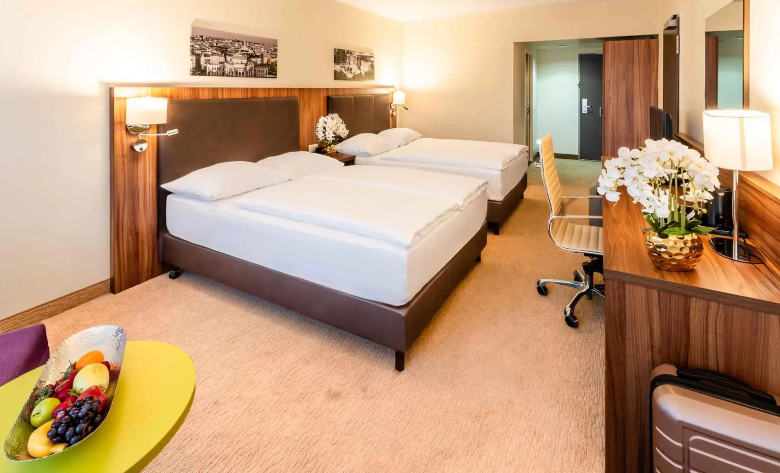 Photo of the whole room, Bed in PLAZA Premium Wien Photo of the whole room, Bed in PLAZA Premium Wien