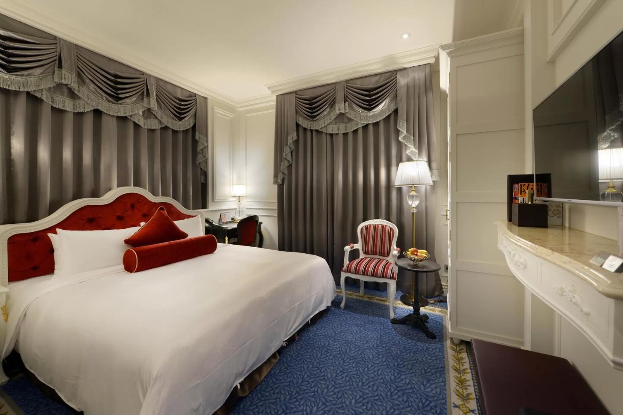 bunk bed, Bed in Golden Tulip RS Boutique Hotel-Tainan