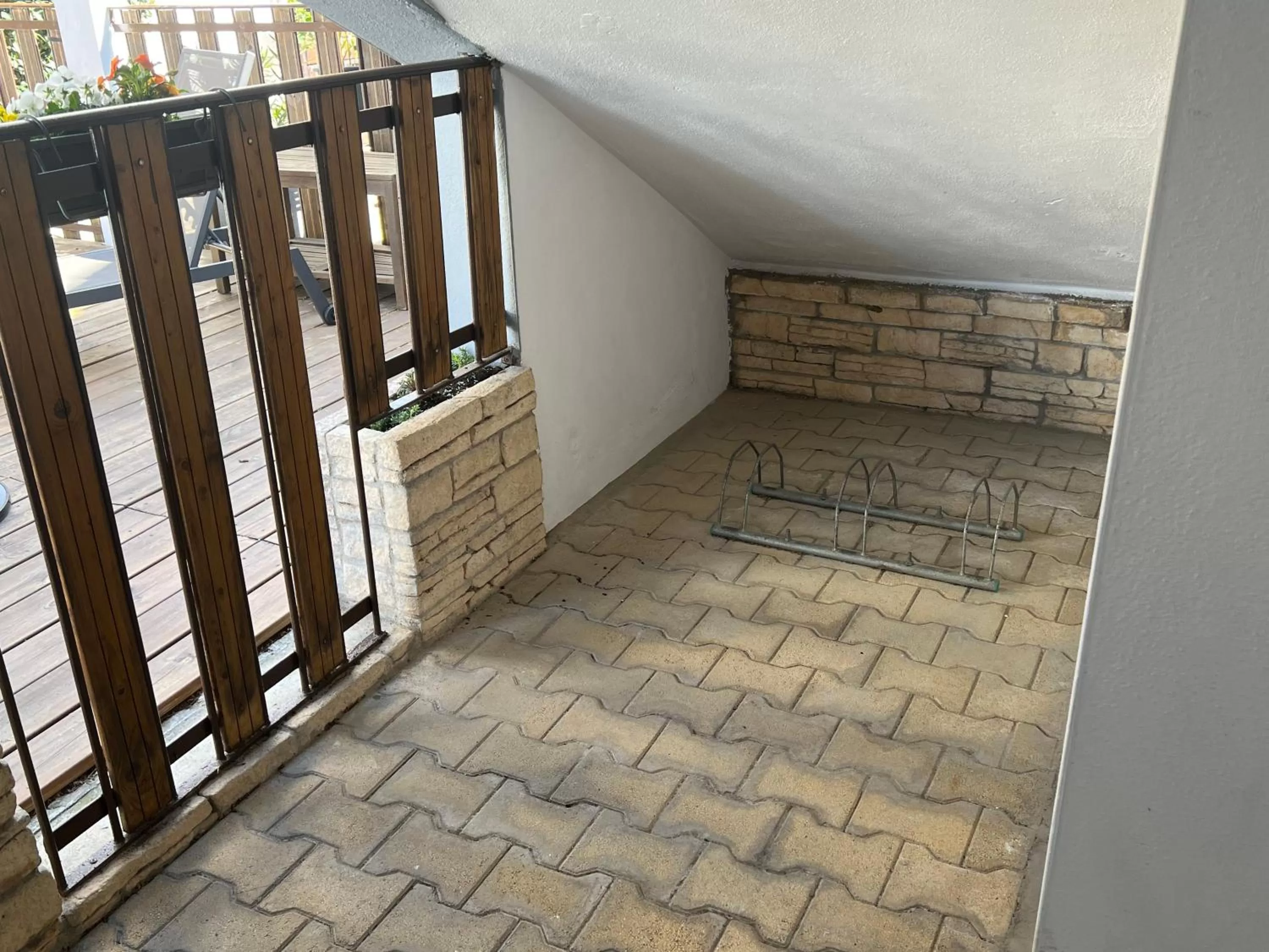 Parking in Hôtel Le Médiéval - Parking inclus & accueil vélo