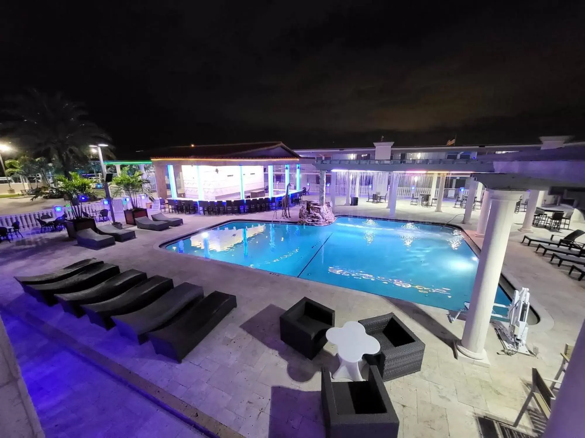 Swimming pool in Quality Inn and Conference Center Tampa-Brandon Swimming pool in Quality Inn and Conference Center Tampa-Brandon