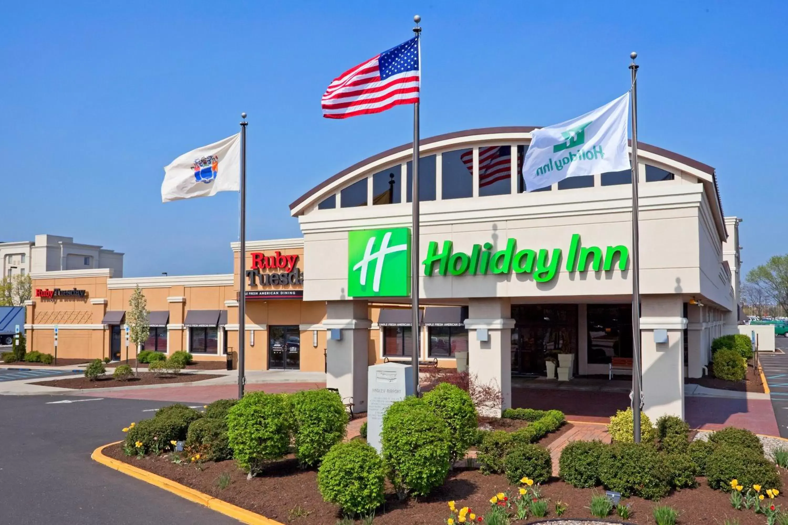 Property Building in Holiday Inn South Plainfield-Piscataway, an IHG Hotel