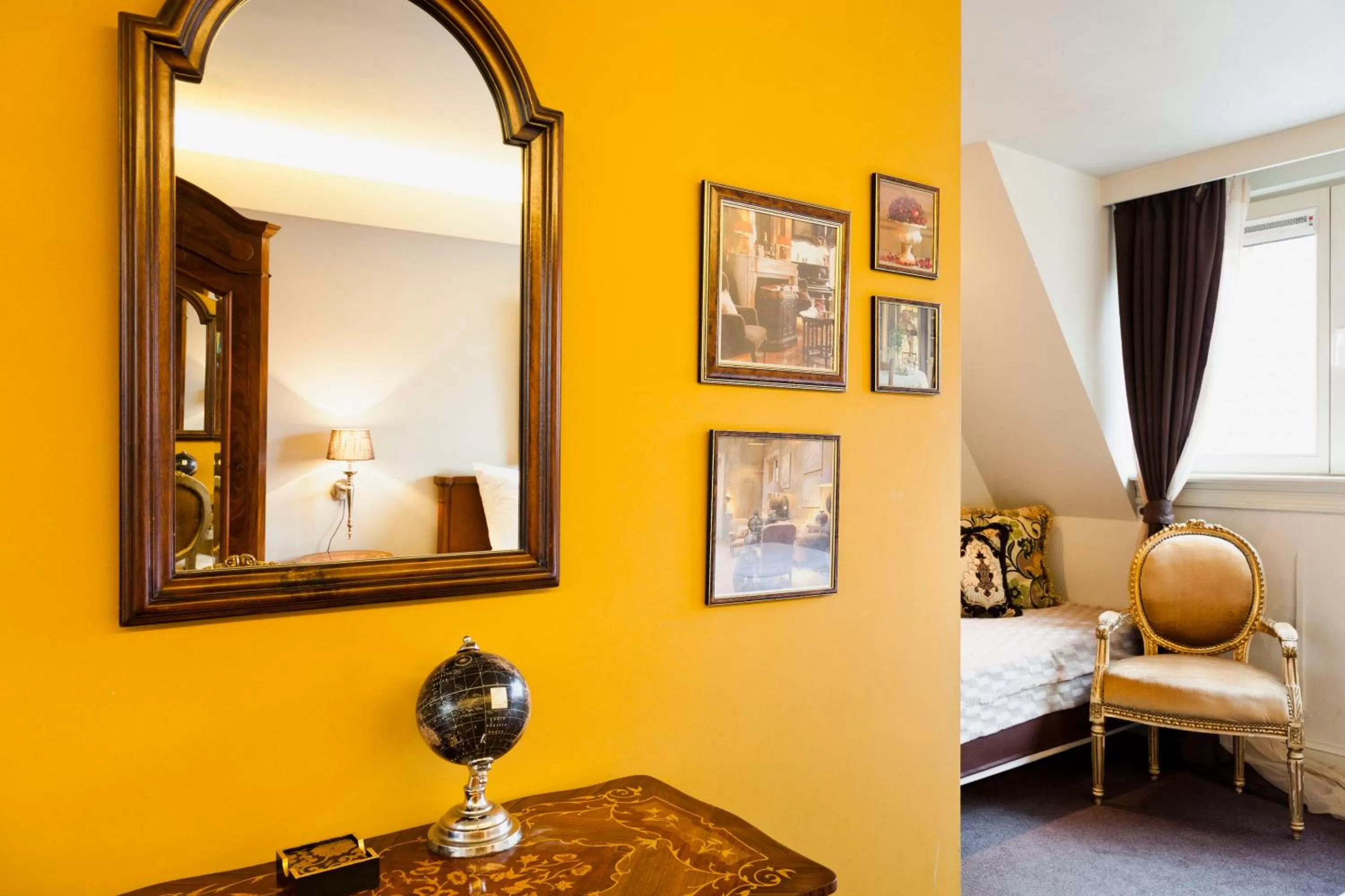 Day in Hotel Diamonds and Pearls