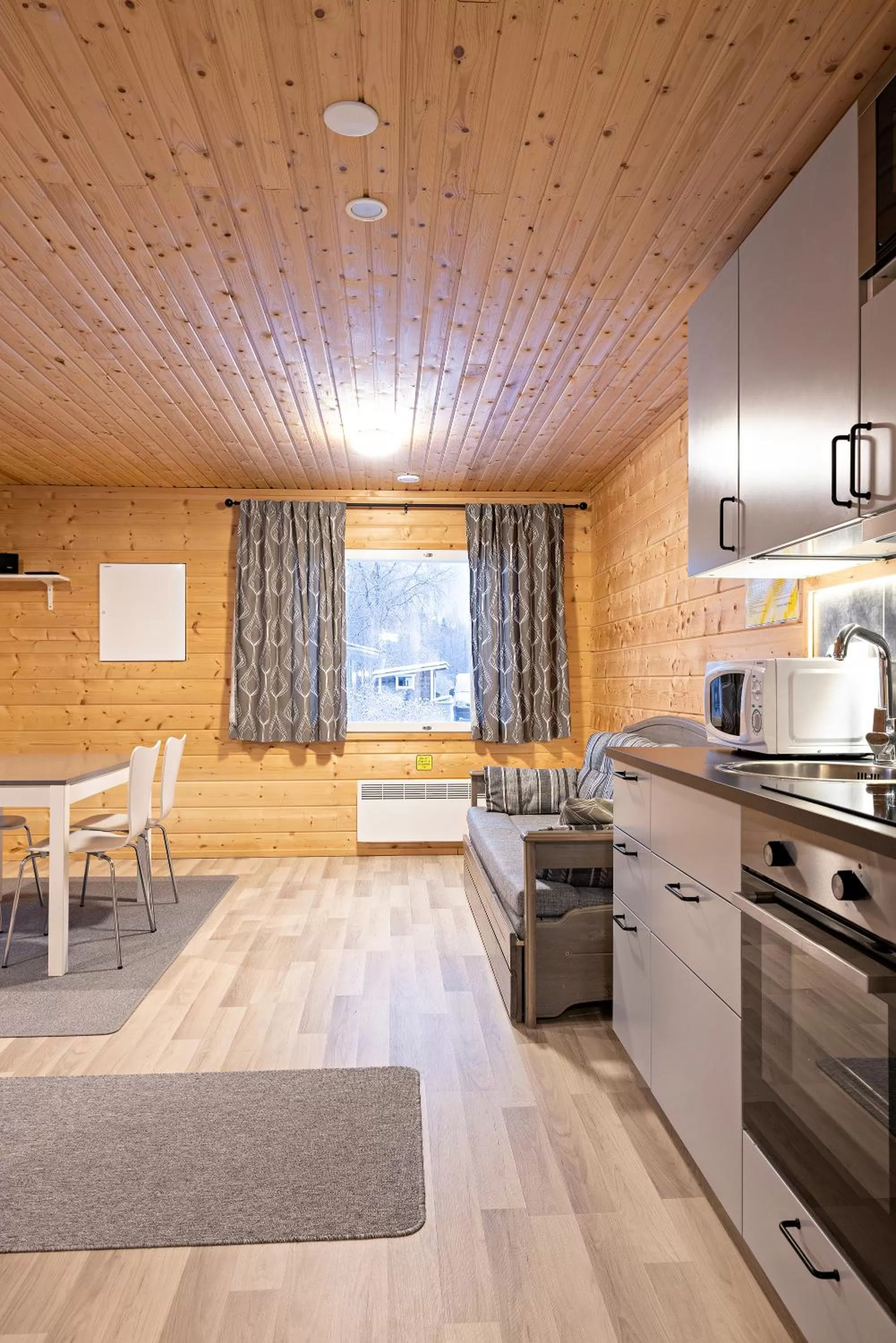 Kitchen/Kitchenette in Arctic River Resort
