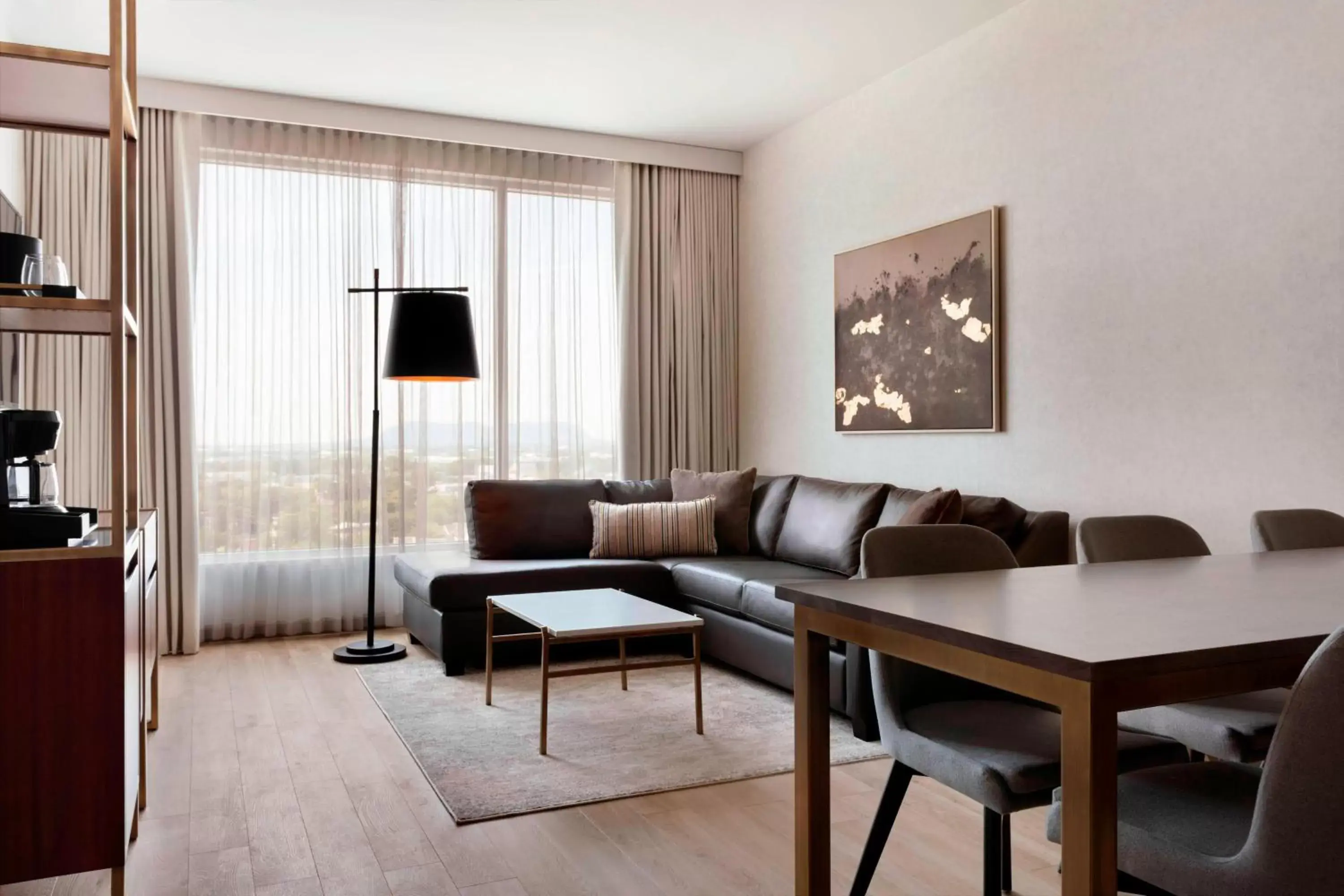 Living room, Seating Area in Sheraton Saint-Hyacinthe Hotel