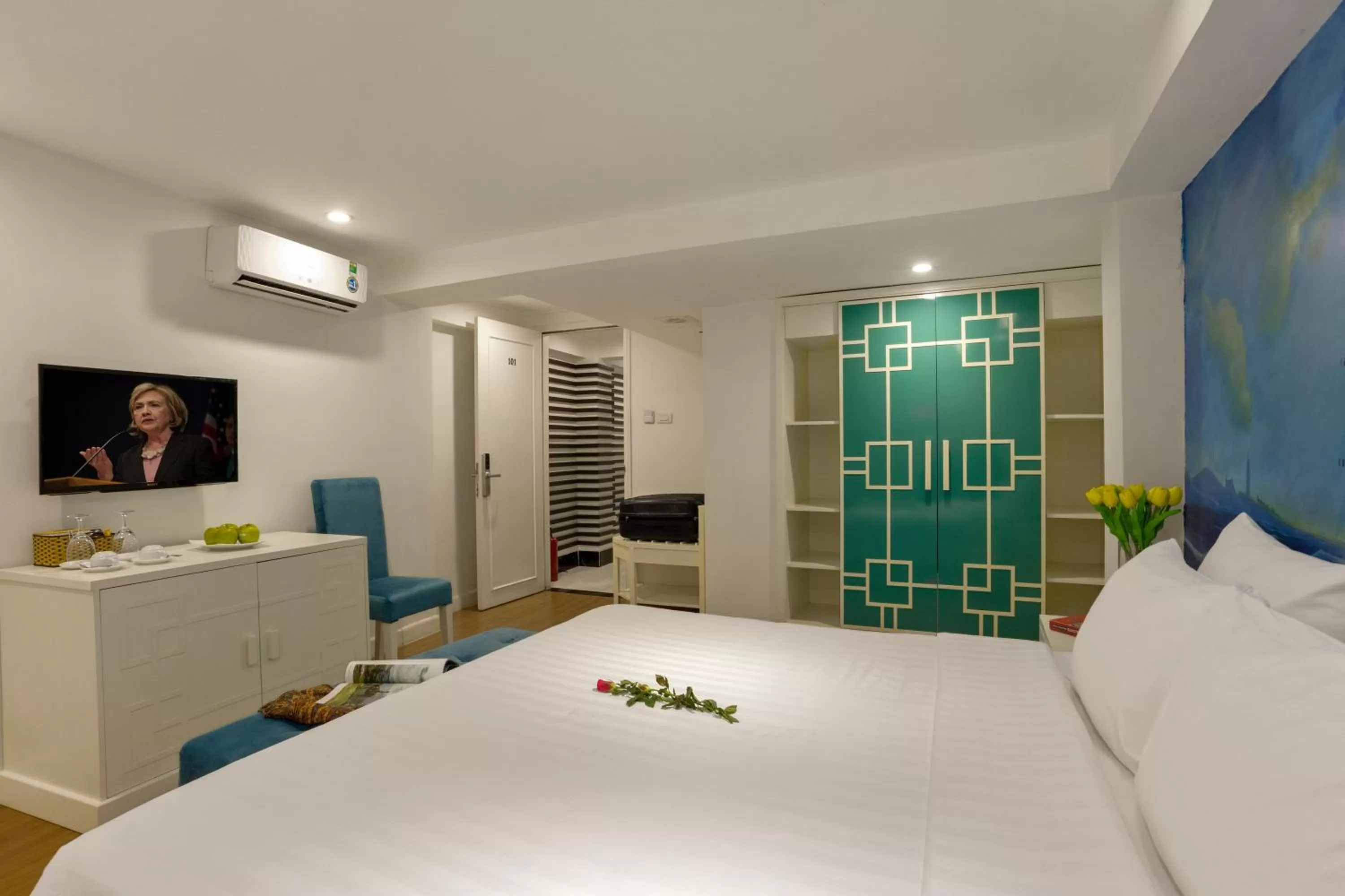 Bedroom, Bed in Hanoi La Selva Hotel