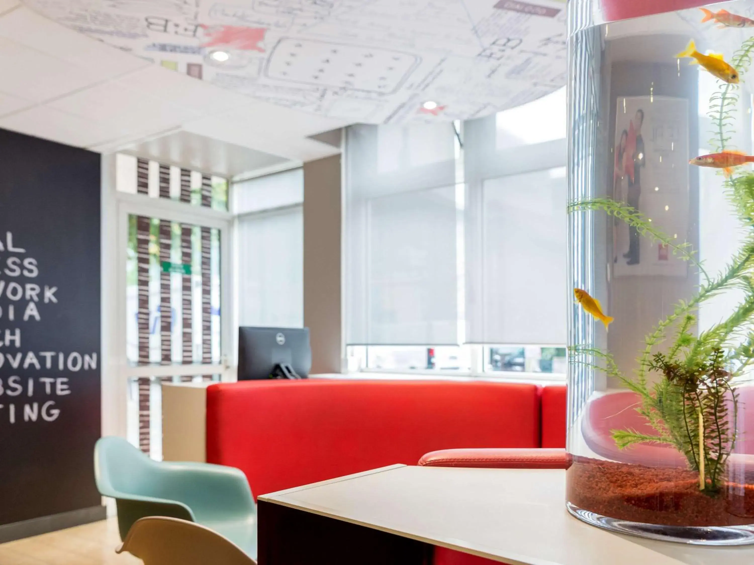 Lounge or bar in ibis Paris Vanves Parc des Expositions Lounge or bar in ibis Paris Vanves Parc des Expositions