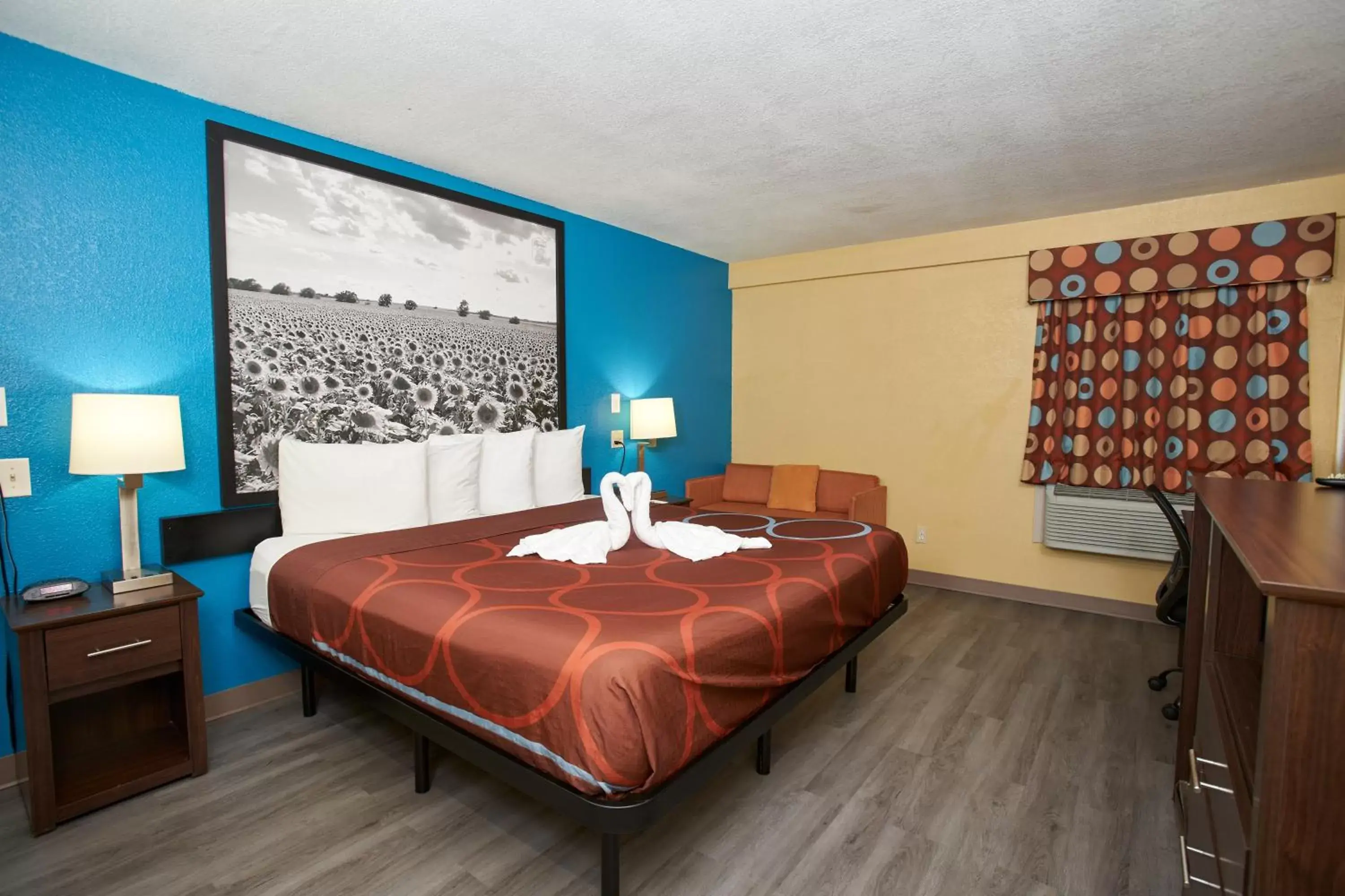 Photo of the whole room, Bed in Super 8 by Wyndham Wichita Airport West Kellogg