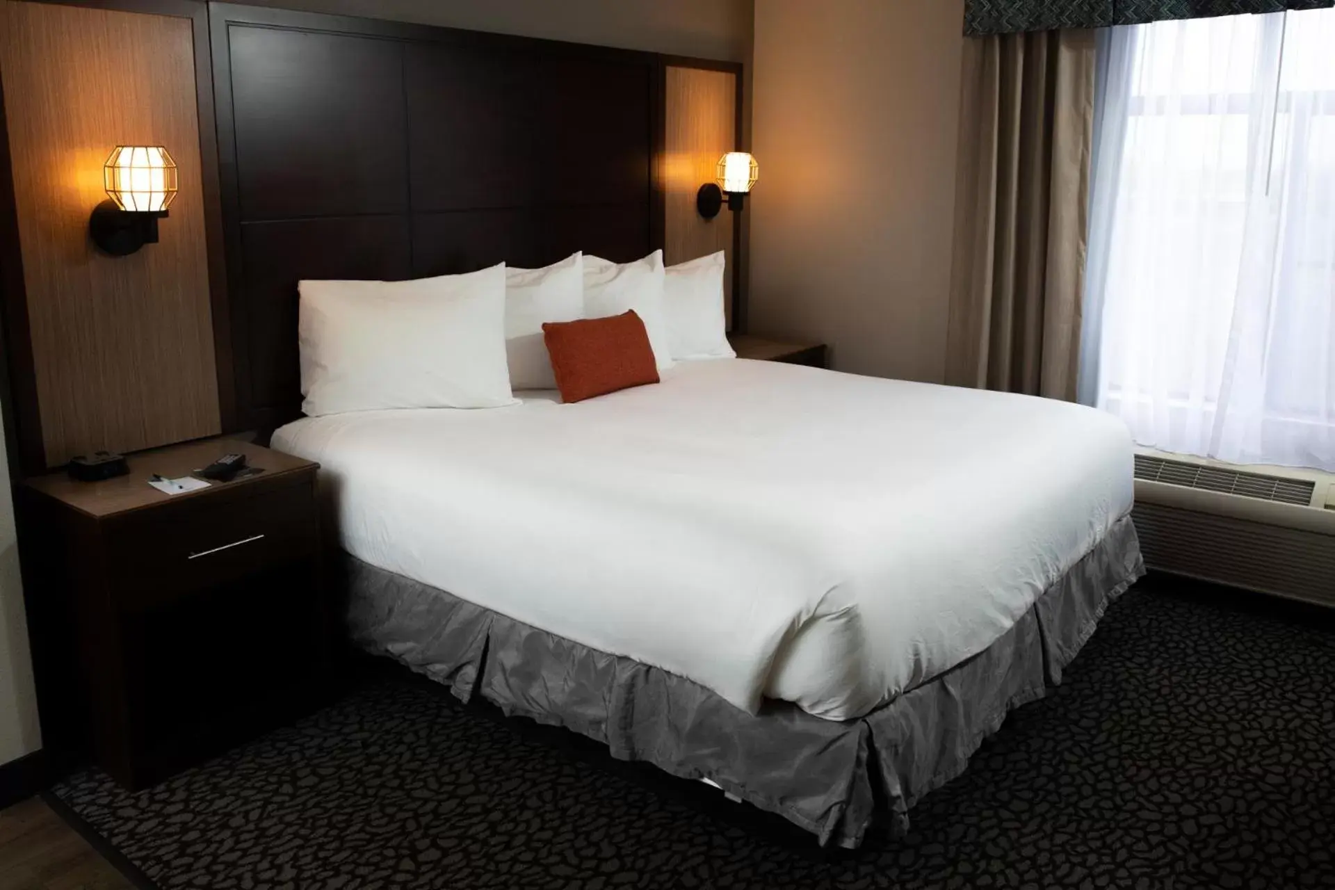 Bed in Wingate by Wyndham - DFW North