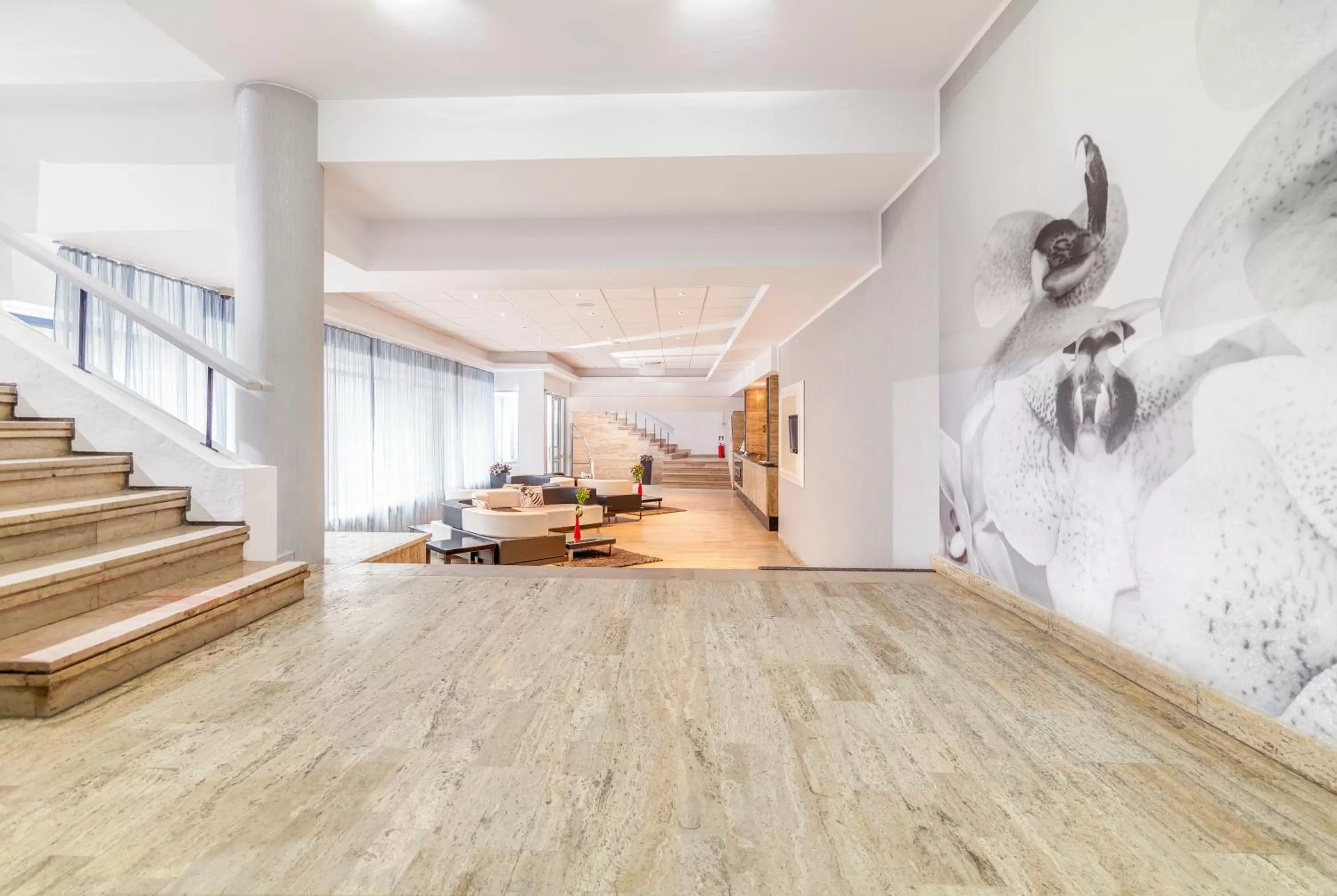 Lobby or reception in MyContinental Suceava