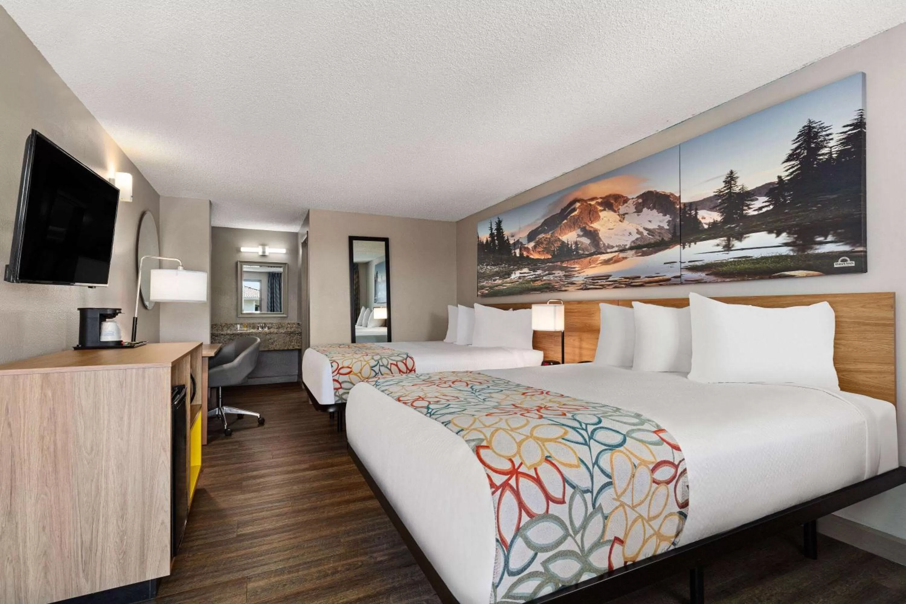 Photo of the whole room, Bed in Days Inn by Wyndham Lakewood South Tacoma