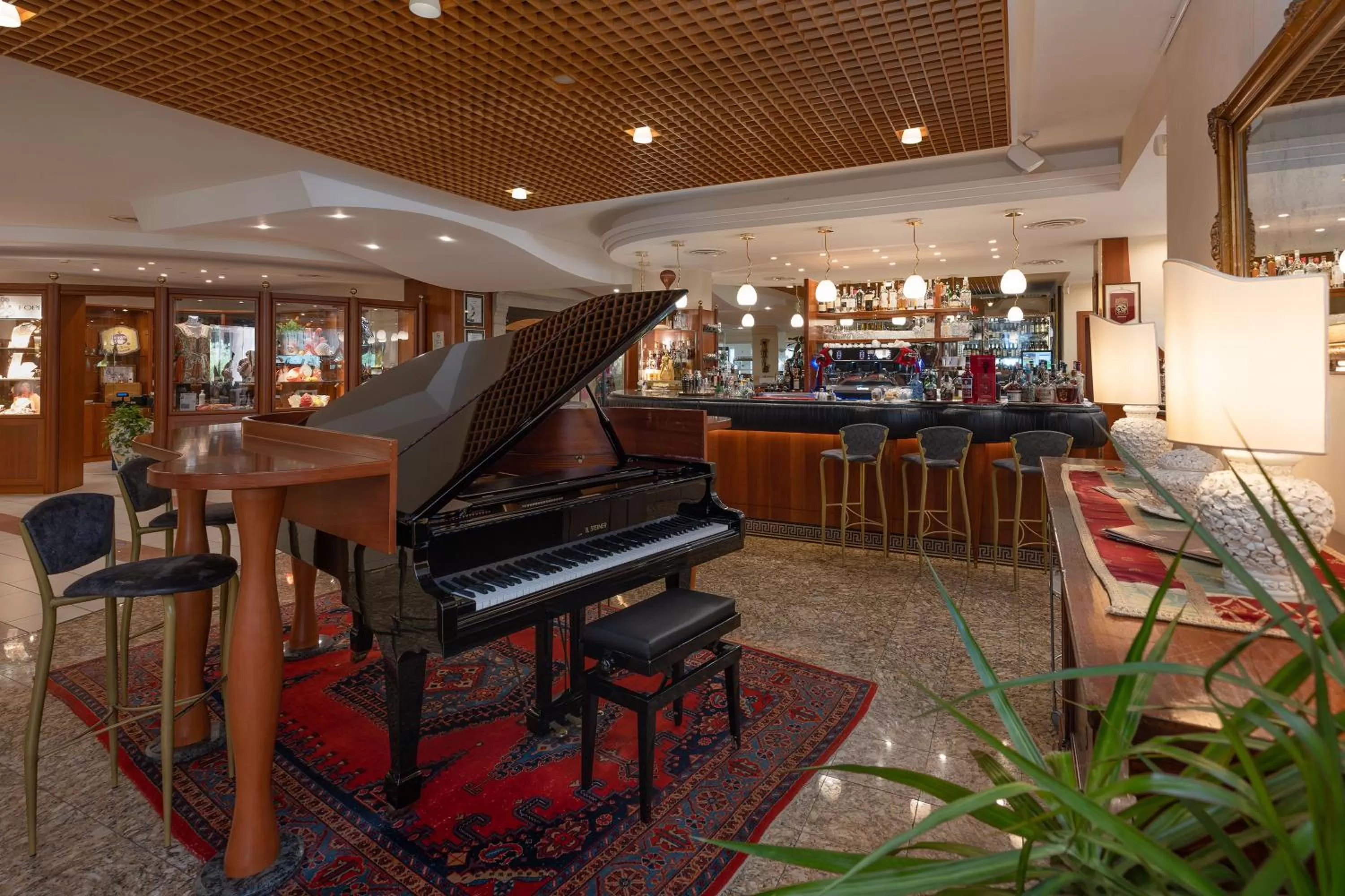 Restaurant/places to eat in Savoy Beach Hotel & Thermal Spa