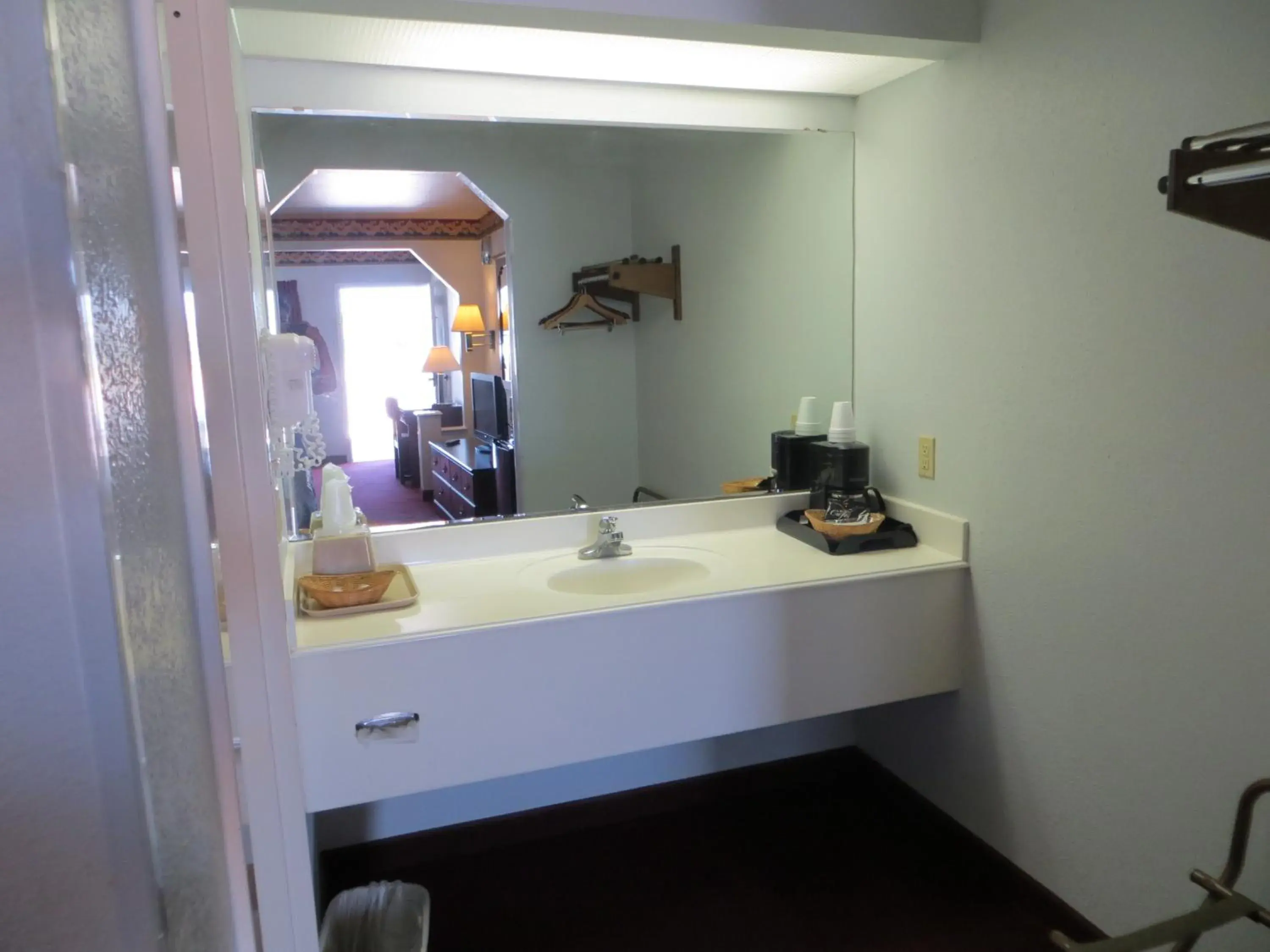 Bathroom in Executive Inn & Suites West Columbia