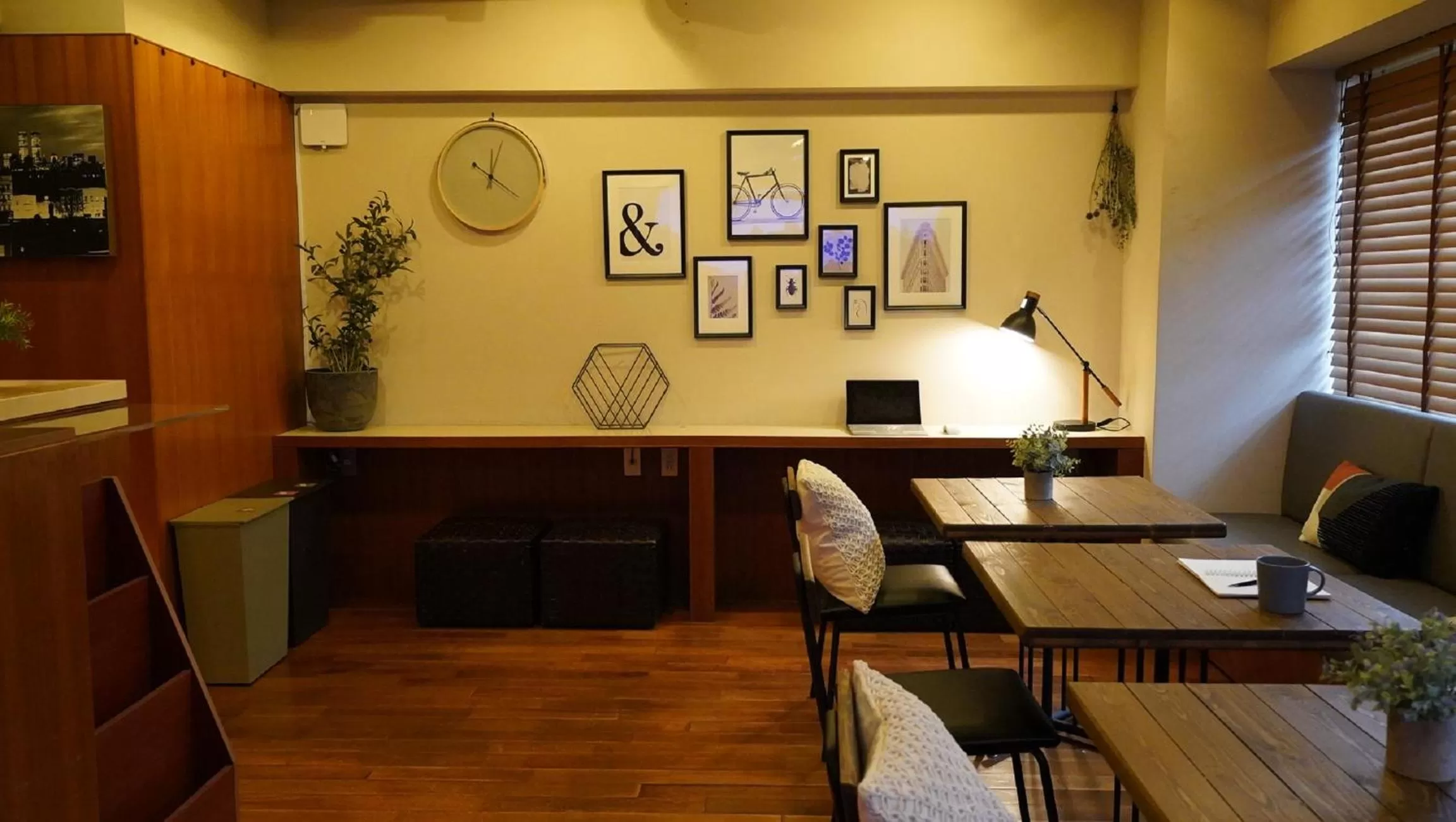 Communal lounge/ TV room in Sutton Place Hotel Ueno