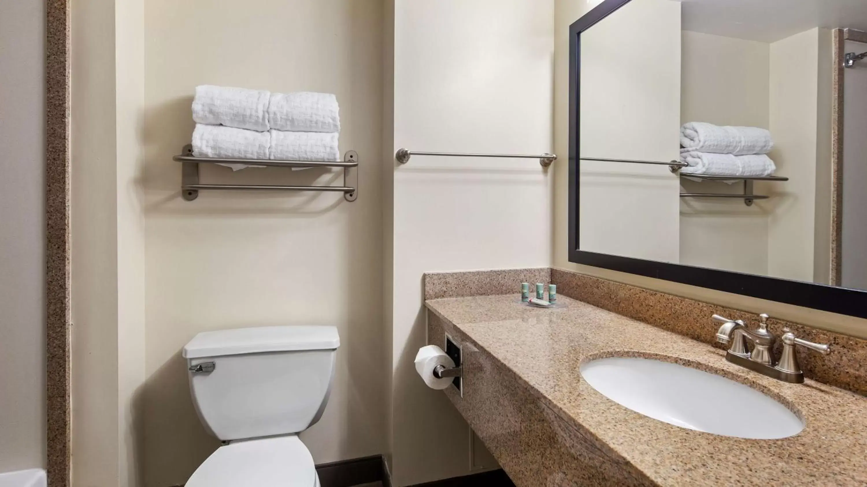 Bathroom in Best Western Oak Manor