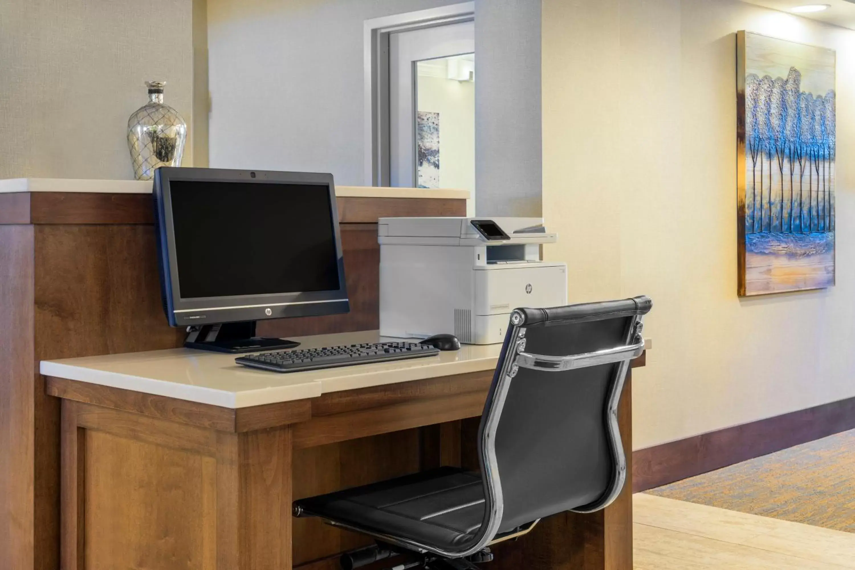 Business facilities in Wyndham Garden Washington DC North