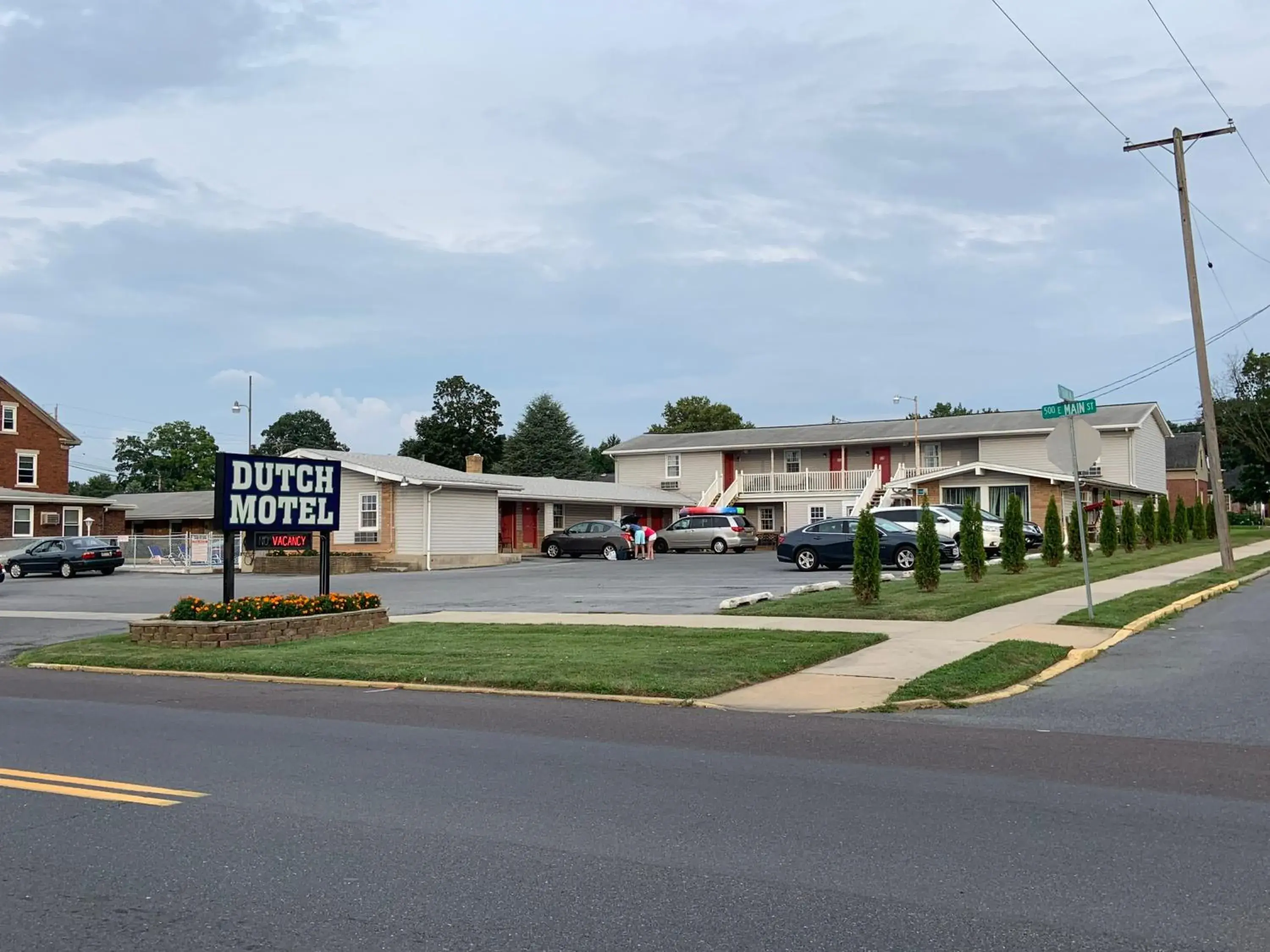 Property Building in Dutch Motel Palmyra