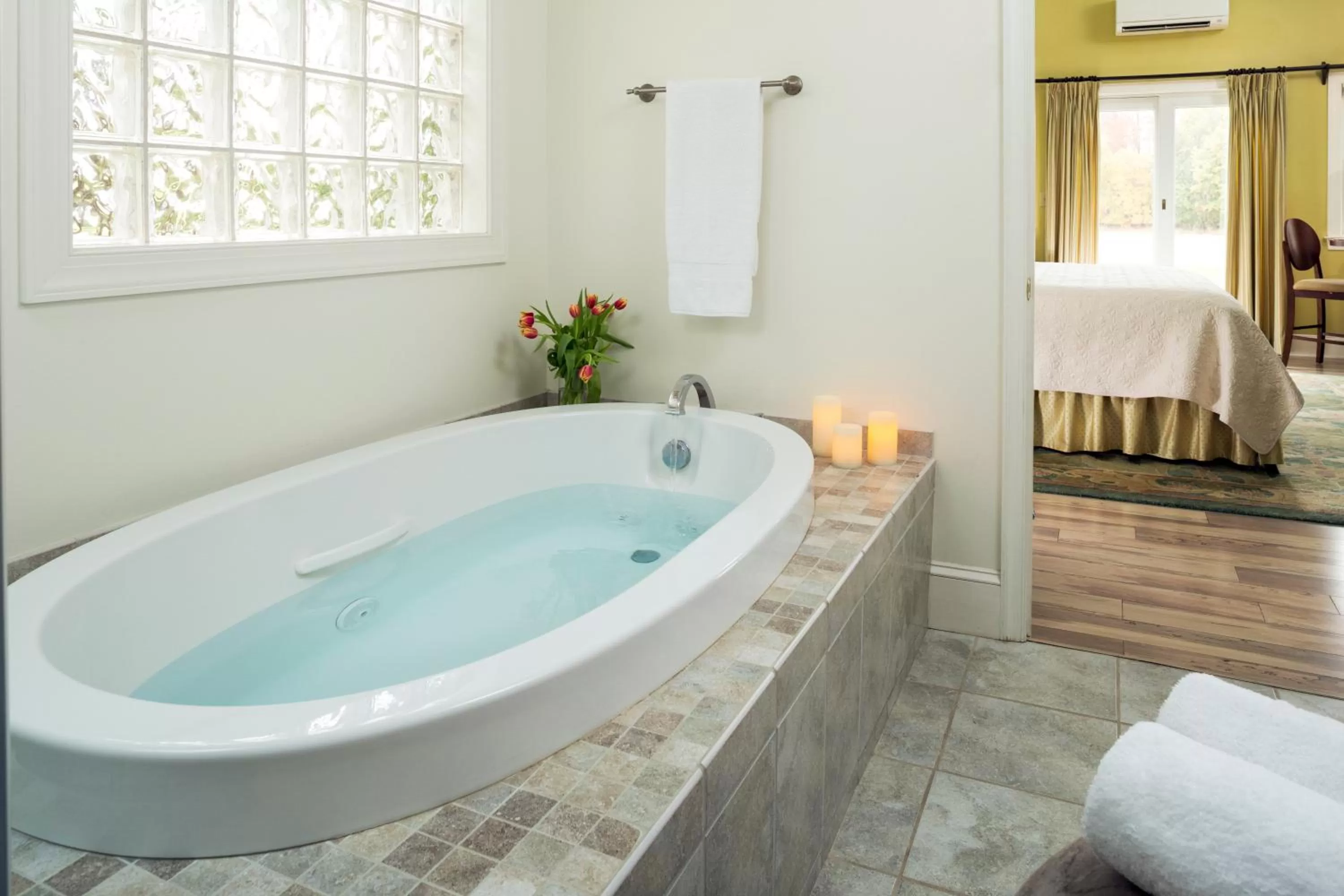 Bed in Inn at Huntingfield Creek