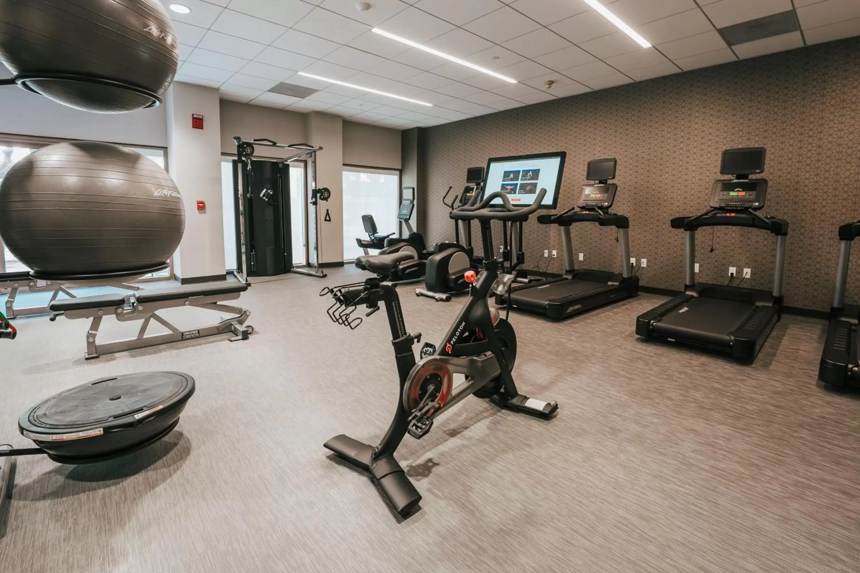 Fitness centre/facilities, Fitness Center/Facilities in Courtyard by Marriott Los Angeles LAX / Century Boulevard