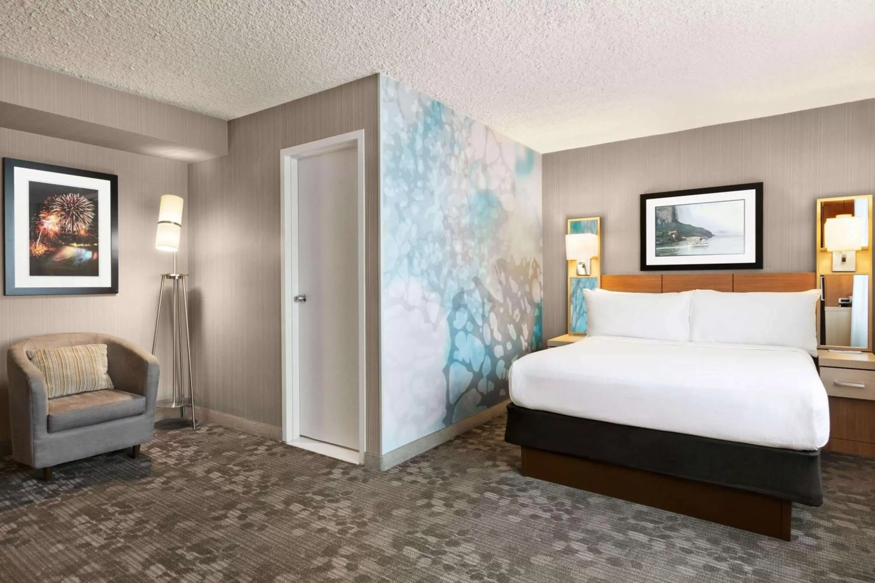 Photo of the whole room, Bed in Wyndham Garden at Niagara Falls