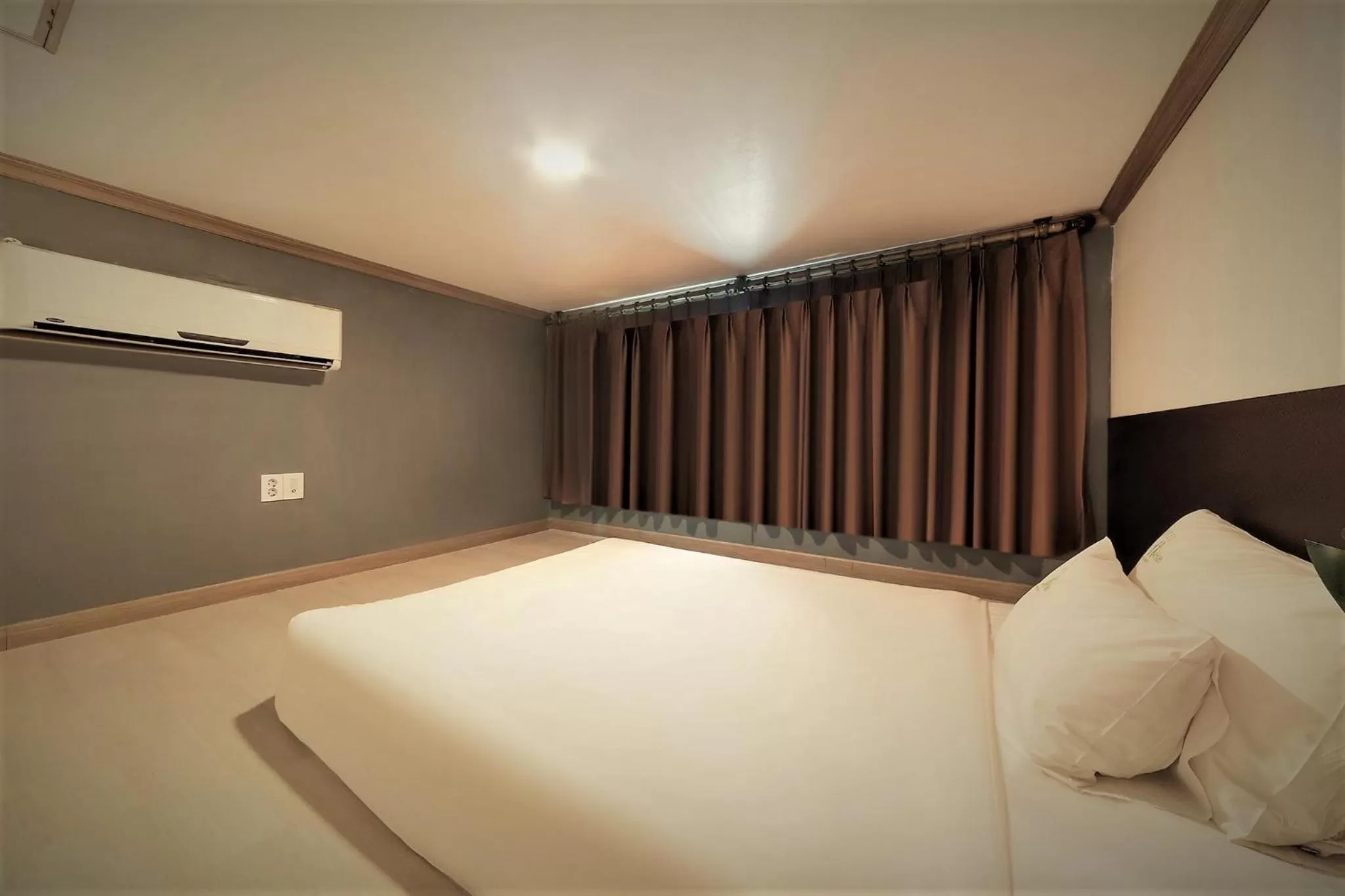 Bed in Hotel Hue Loft