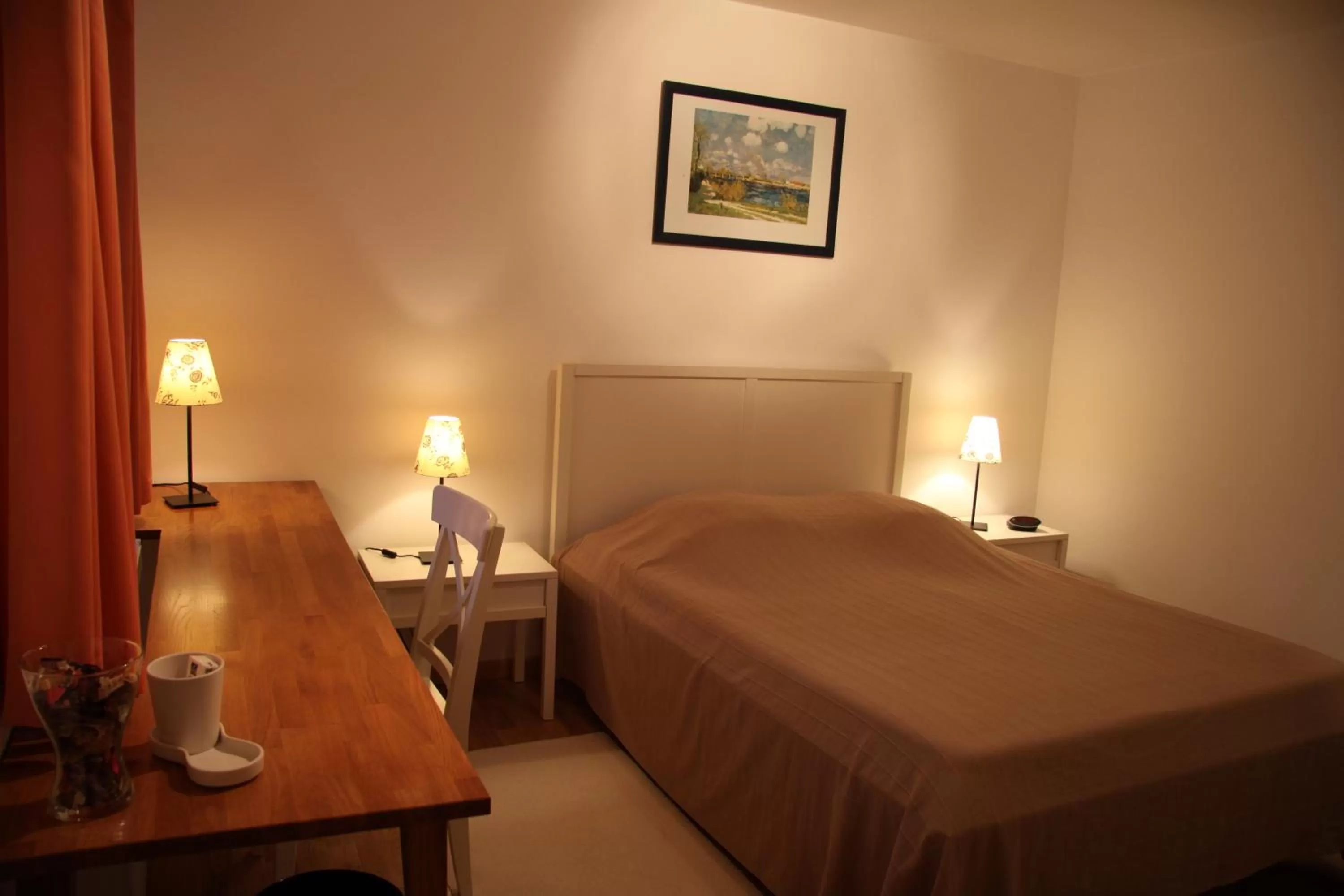 Bed in Hôtel Les Charmilles de Mormal