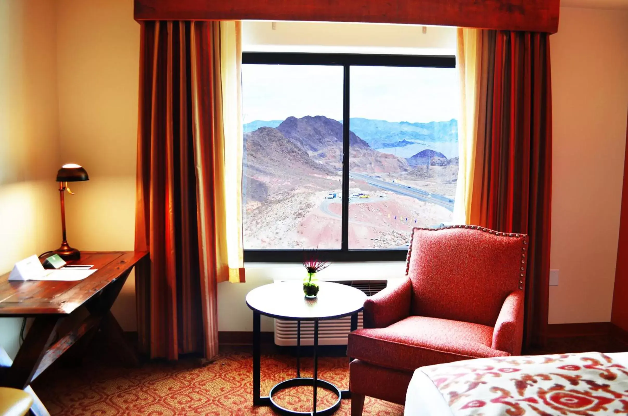 Photo of the whole room, Mountain View in Hoover Dam Lodge