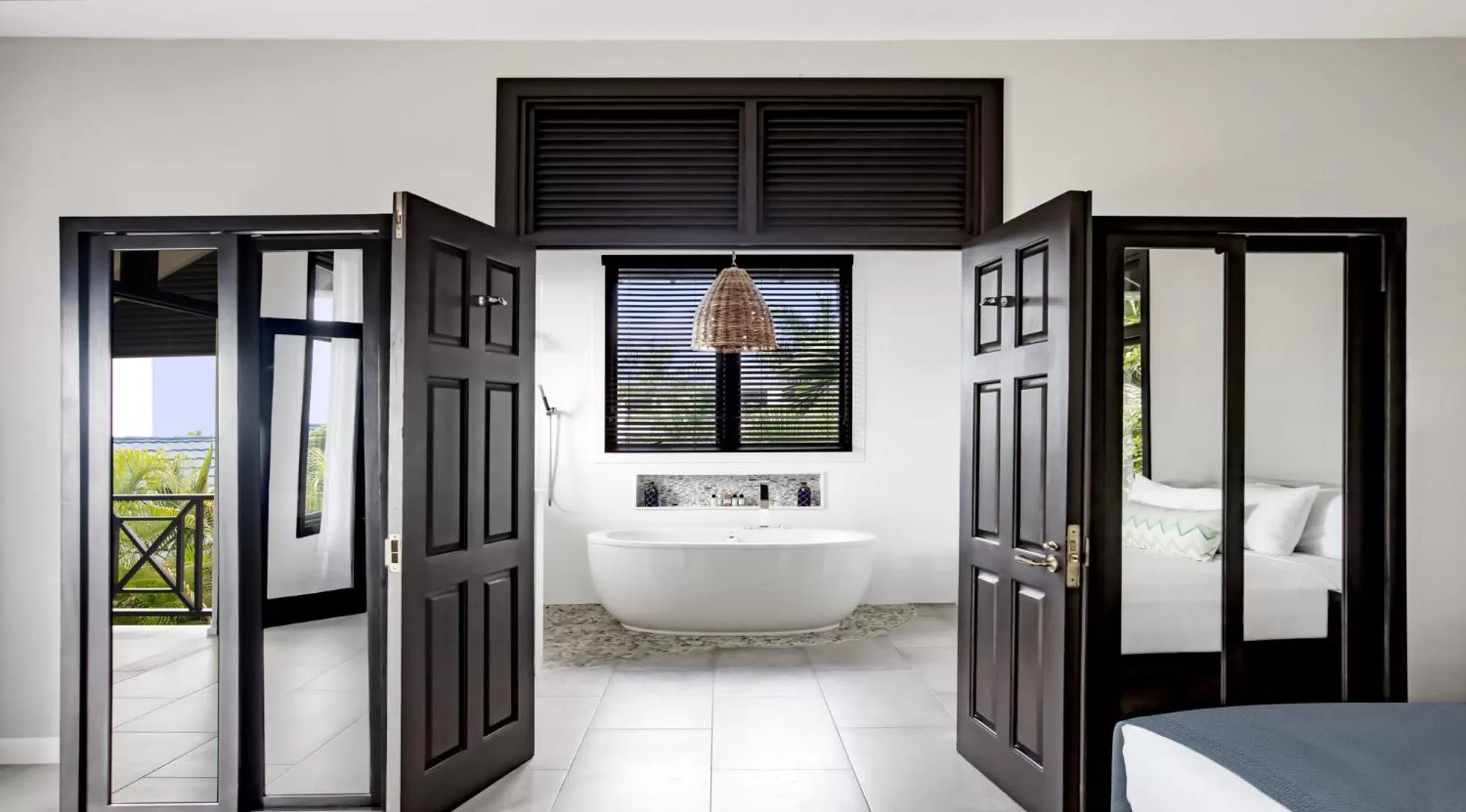 Bath, Bed in The Cliff Hotel