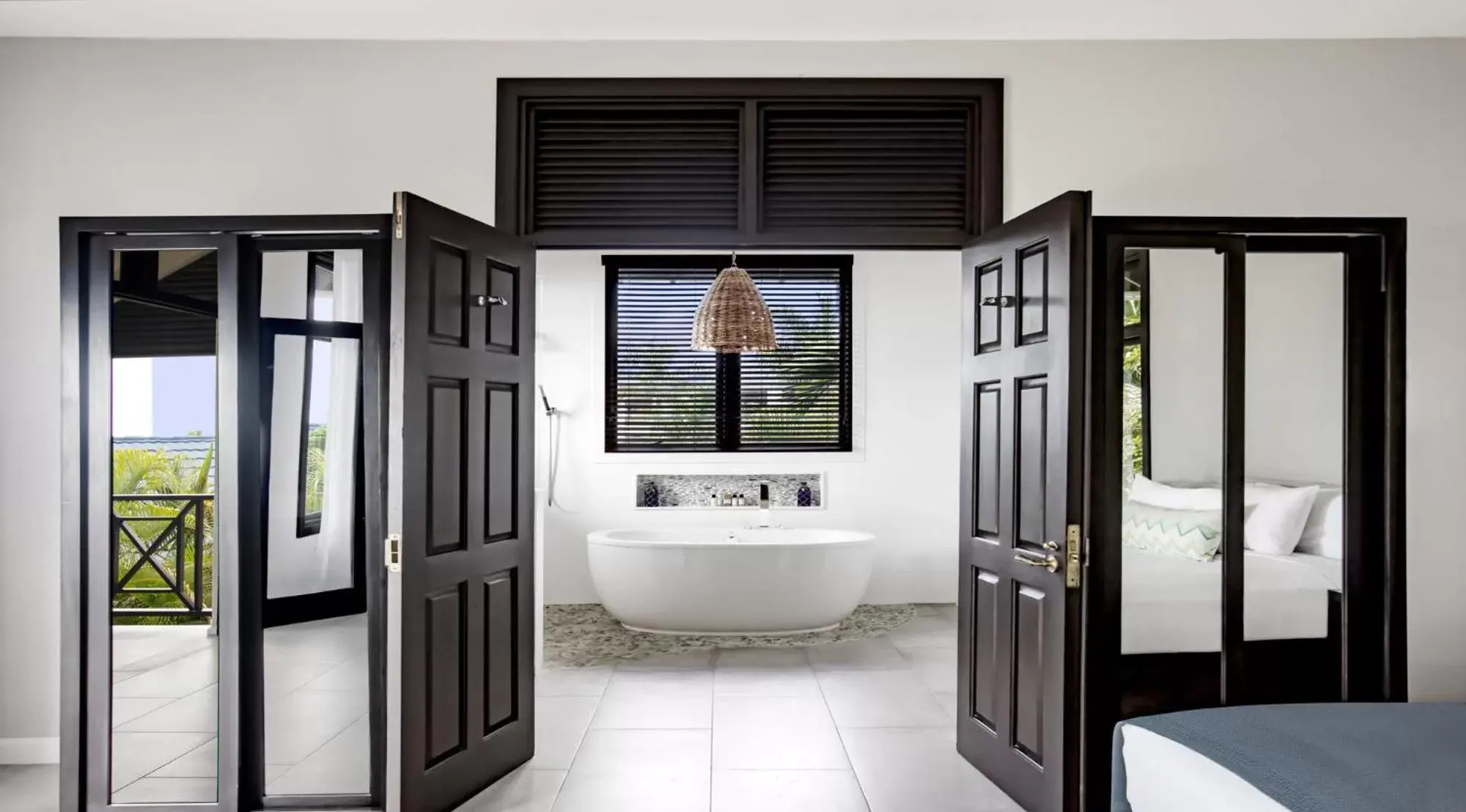 Bath, Bed in The Cliff Hotel Bath, Bed in The Cliff Hotel