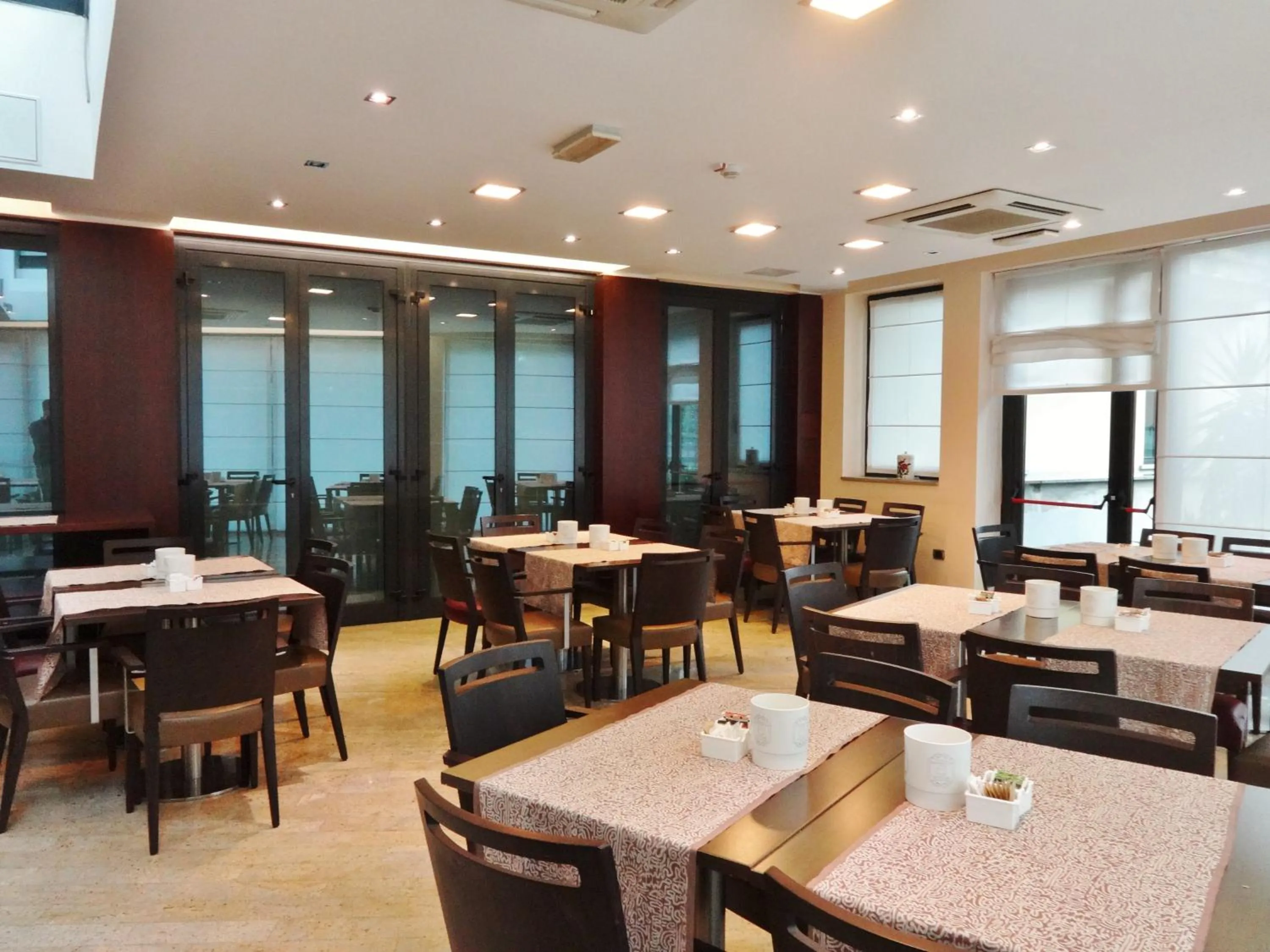 Restaurant/places to eat in Hotel Tiffany Milano