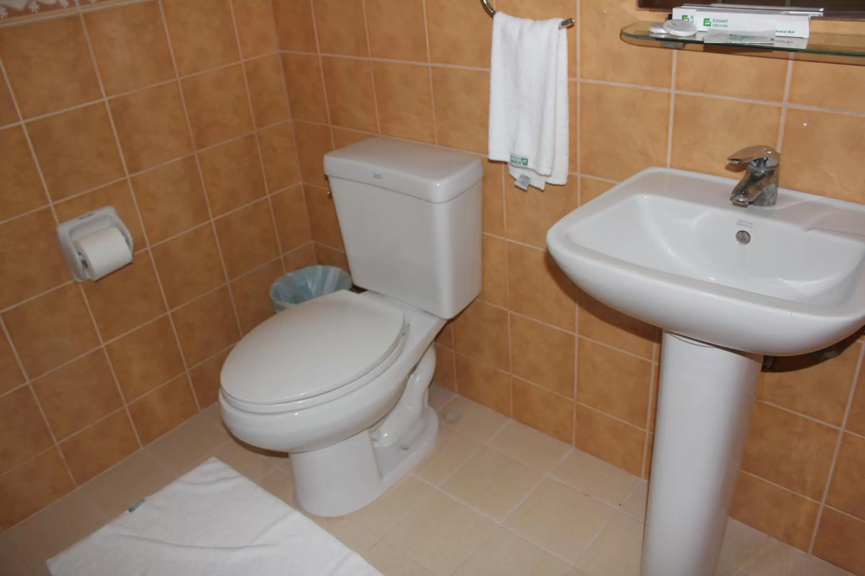 Bathroom in Elegant Circle Inn