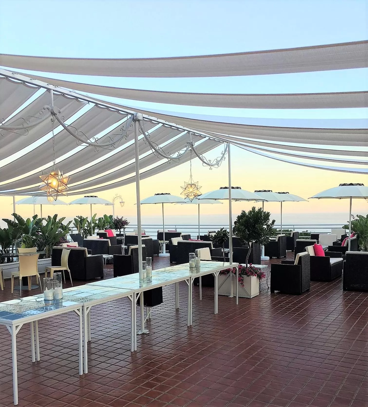 Restaurant/places to eat in Hotel Continental