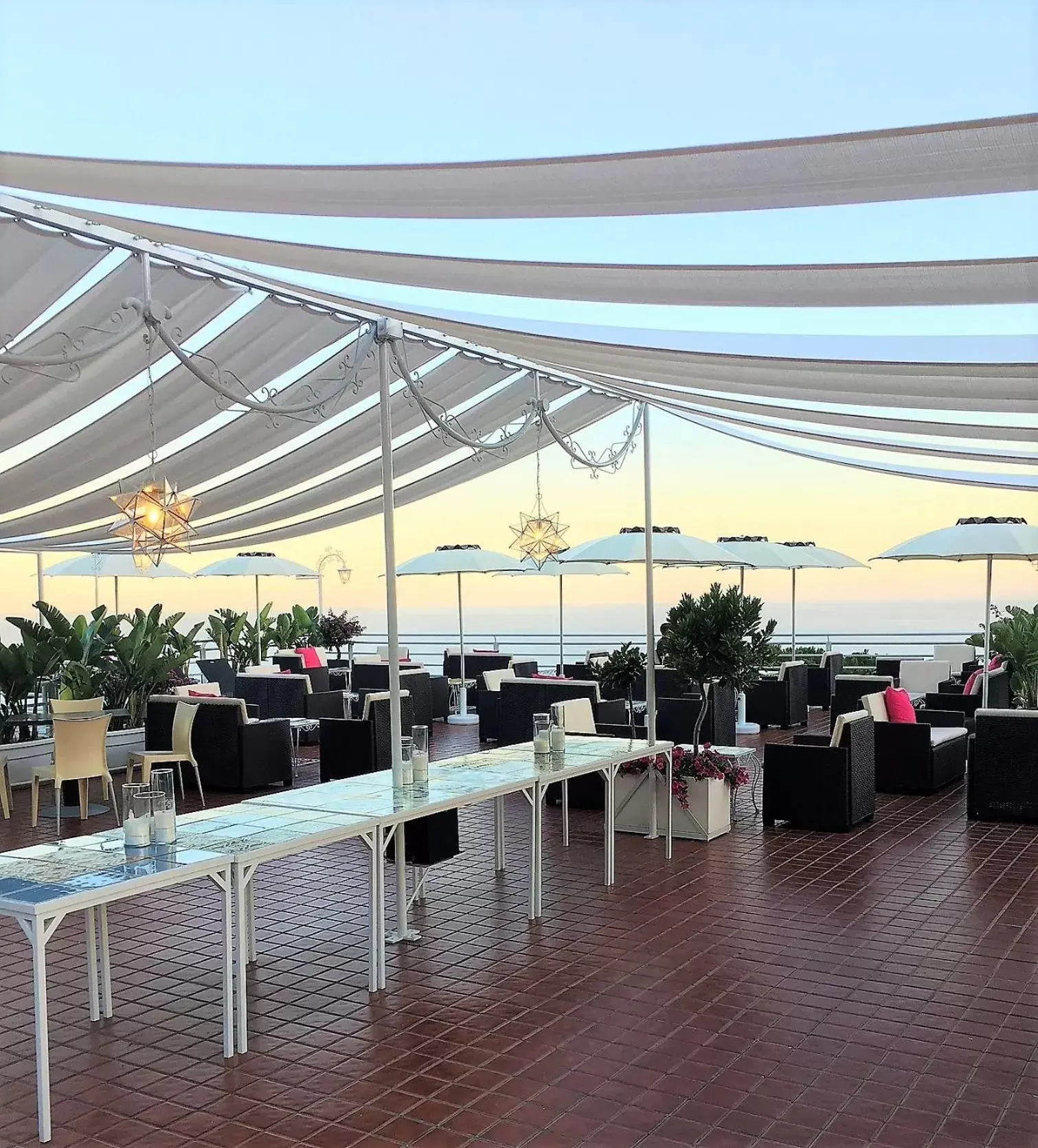 Restaurant/places to eat in Hotel Continental Restaurant/places to eat in Hotel Continental